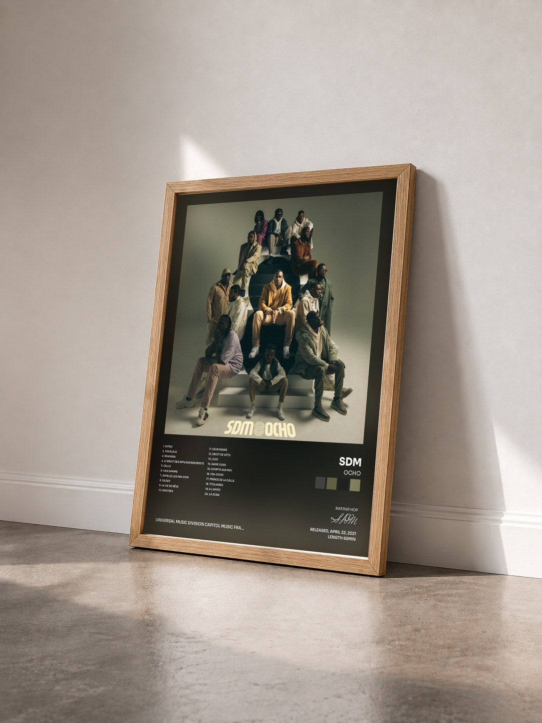 #bois Tableau de l'album OCHO de SDM vu de trois quarts, cadre en bois brut