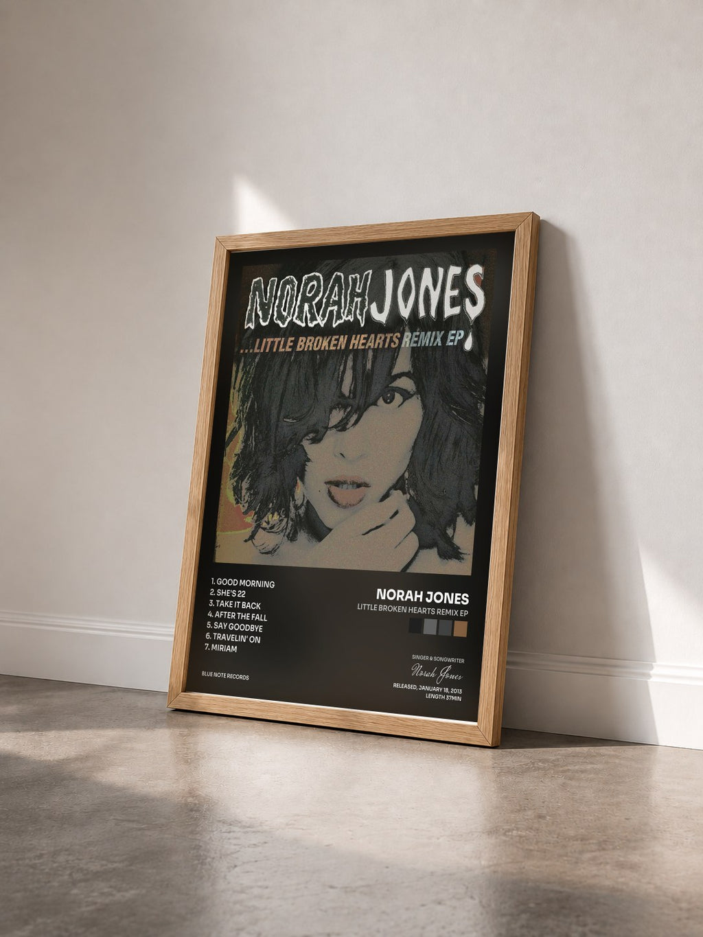 #bois Tableau de l'album Little Broken Hearts Remix EP de Norah Jones vu de trois quarts, cadre en bois brut