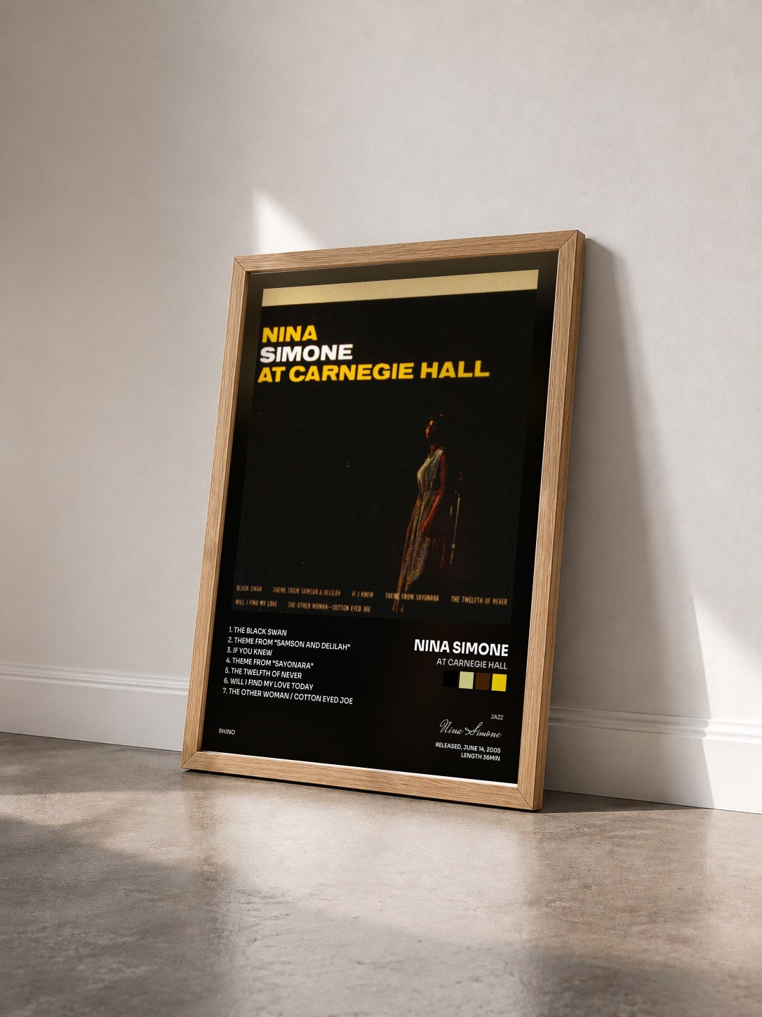 #bois Tableau de l'album At Carnegie Hall de Nina Simone vu de trois quarts, cadre en bois brut