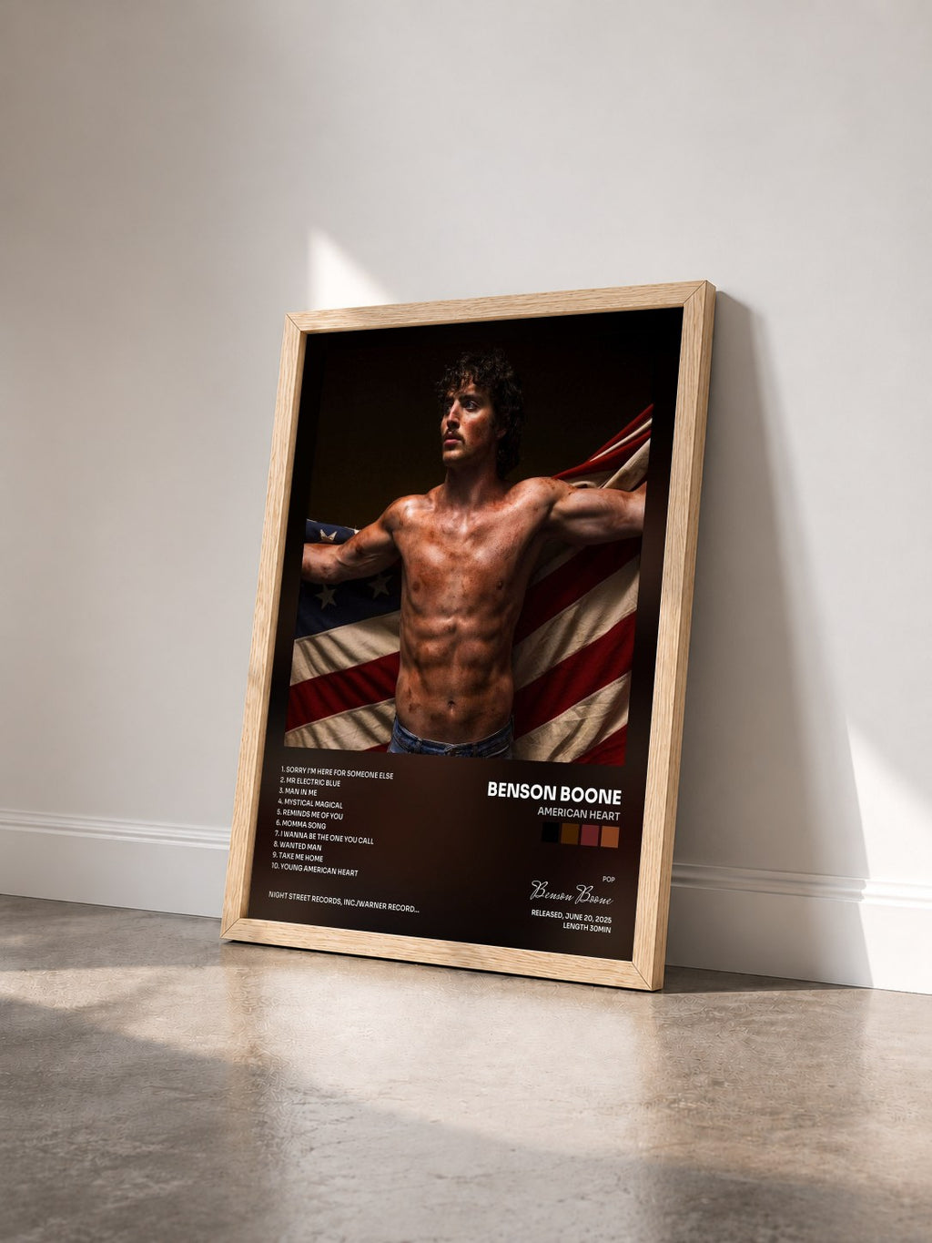 #bois Tableau de l'album American Heart de Benson Boone vu de trois quarts, cadre en bois brut
