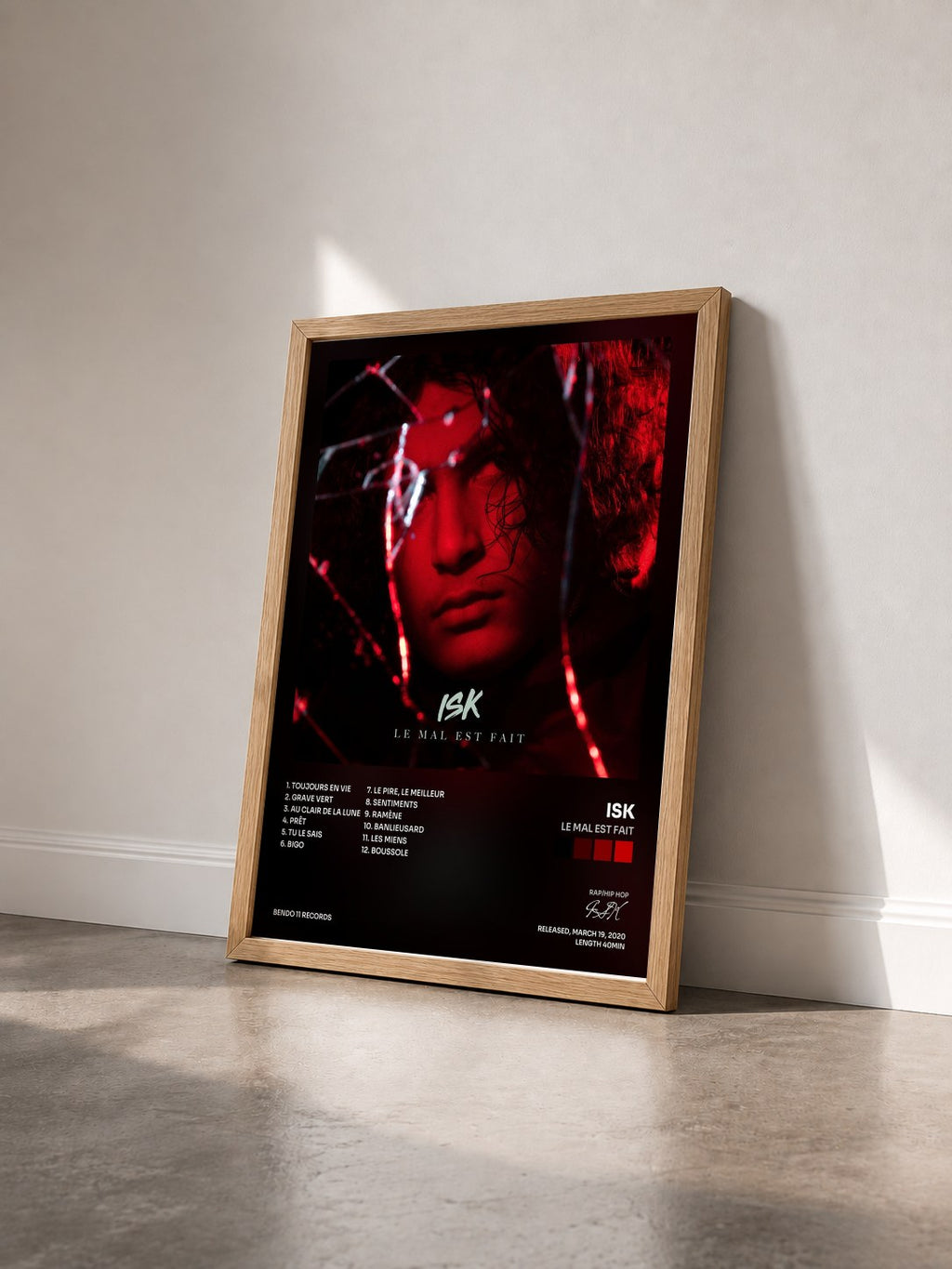 #bois Tableau de l'album Le mal est fait de ISK vu de trois quarts, cadre en bois brut