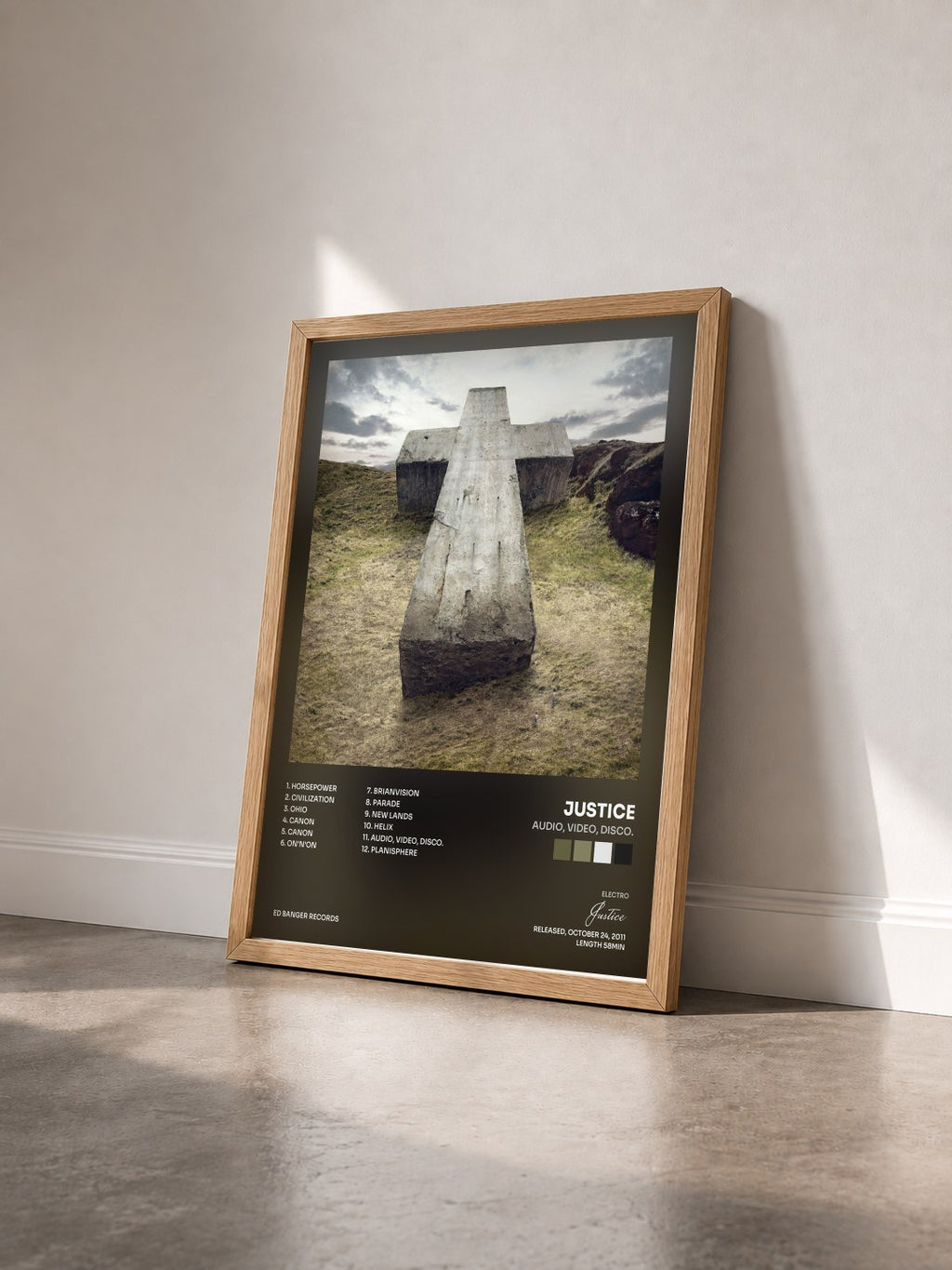 #bois Tableau de l'album Audio, Video, Disco. de Justice vu de trois quarts, cadre en bois brut