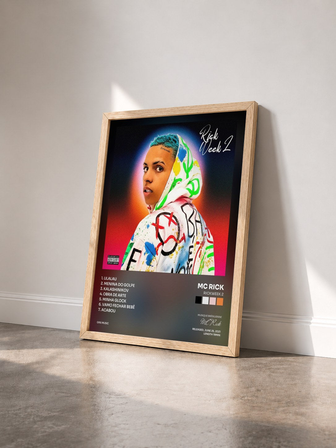 #bois Tableau de l'album Rickweek 2 de MC Rick vu de trois quarts, cadre en bois brut