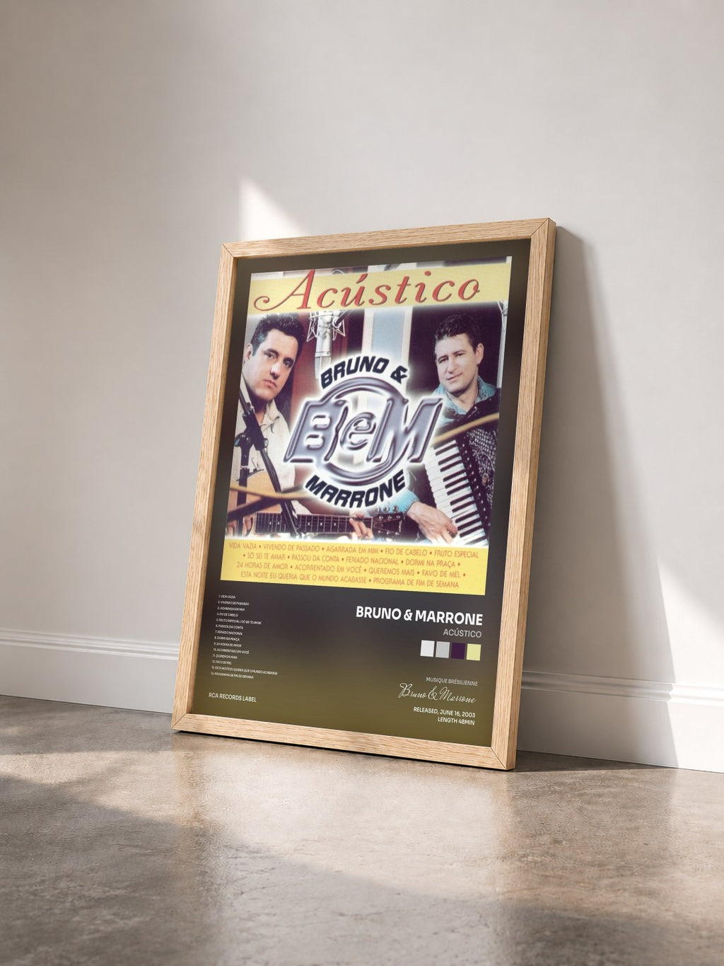 #bois Tableau de l'album Acústico de Bruno & Marrone vu de trois quarts, cadre en bois brut