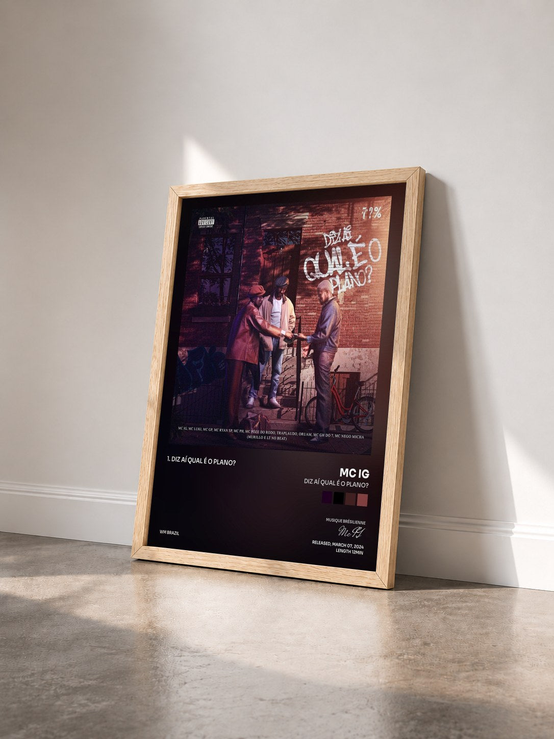 #bois Tableau de l'album Diz Aí Qual é o Plano? de Mc IG vu de trois quarts, cadre en bois brut