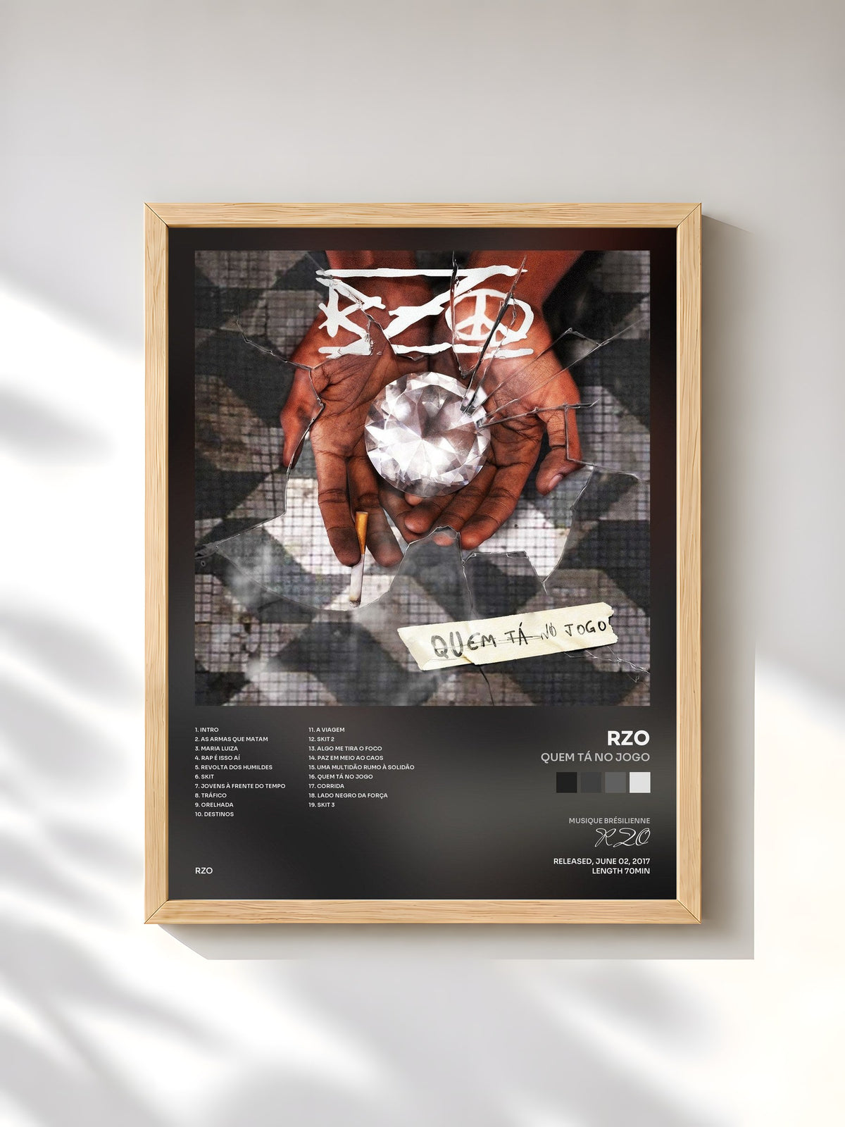 #bois Tableau de l'album Quem Tá no Jogo de RZO, cadre en bois brut, imprimé et encadré en France