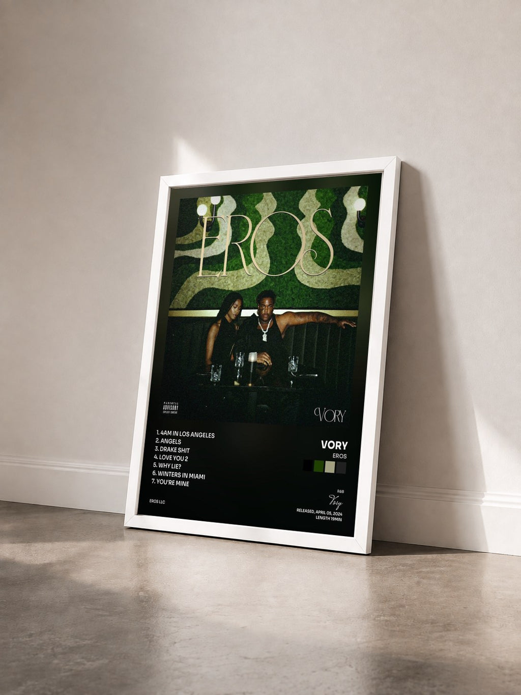 #blanc Tableau de l'album EROS de Vory vu de trois quarts, cadre blanc