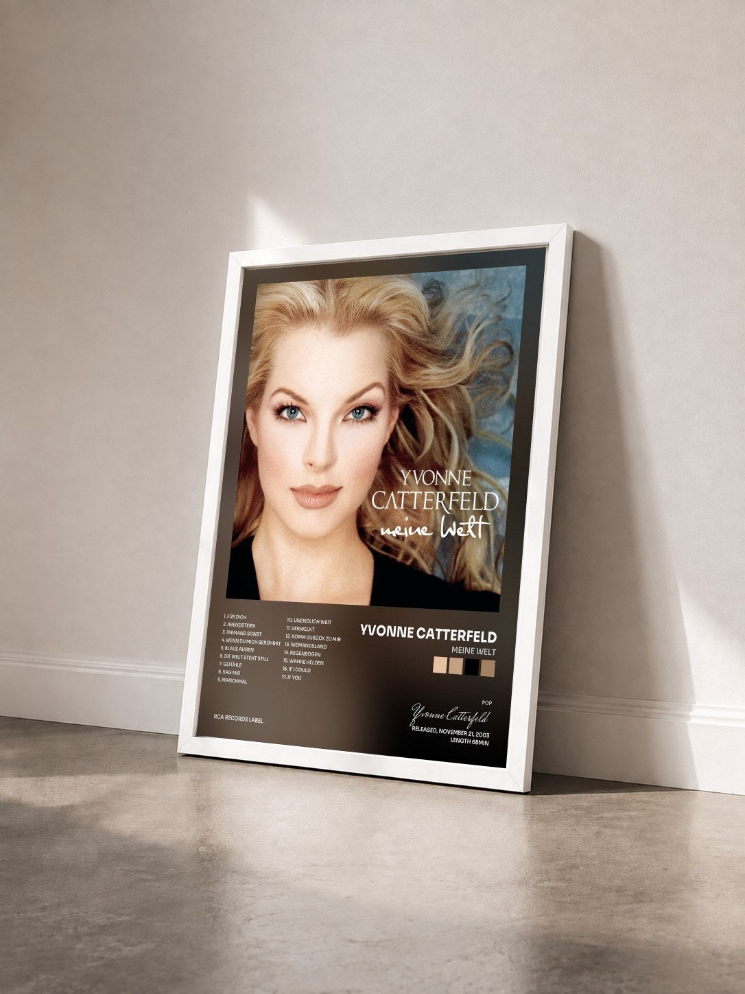 #blanc Tableau de l'album Meine Welt de Yvonne Catterfeld vu de trois quarts, cadre blanc