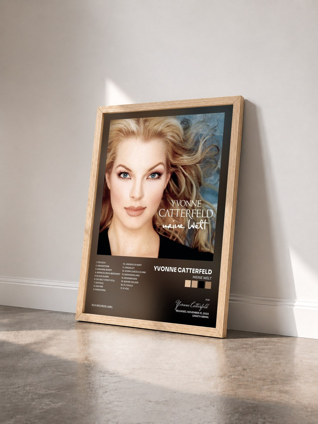 #bois Tableau de l'album Meine Welt de Yvonne Catterfeld vu de trois quarts, cadre en bois brut