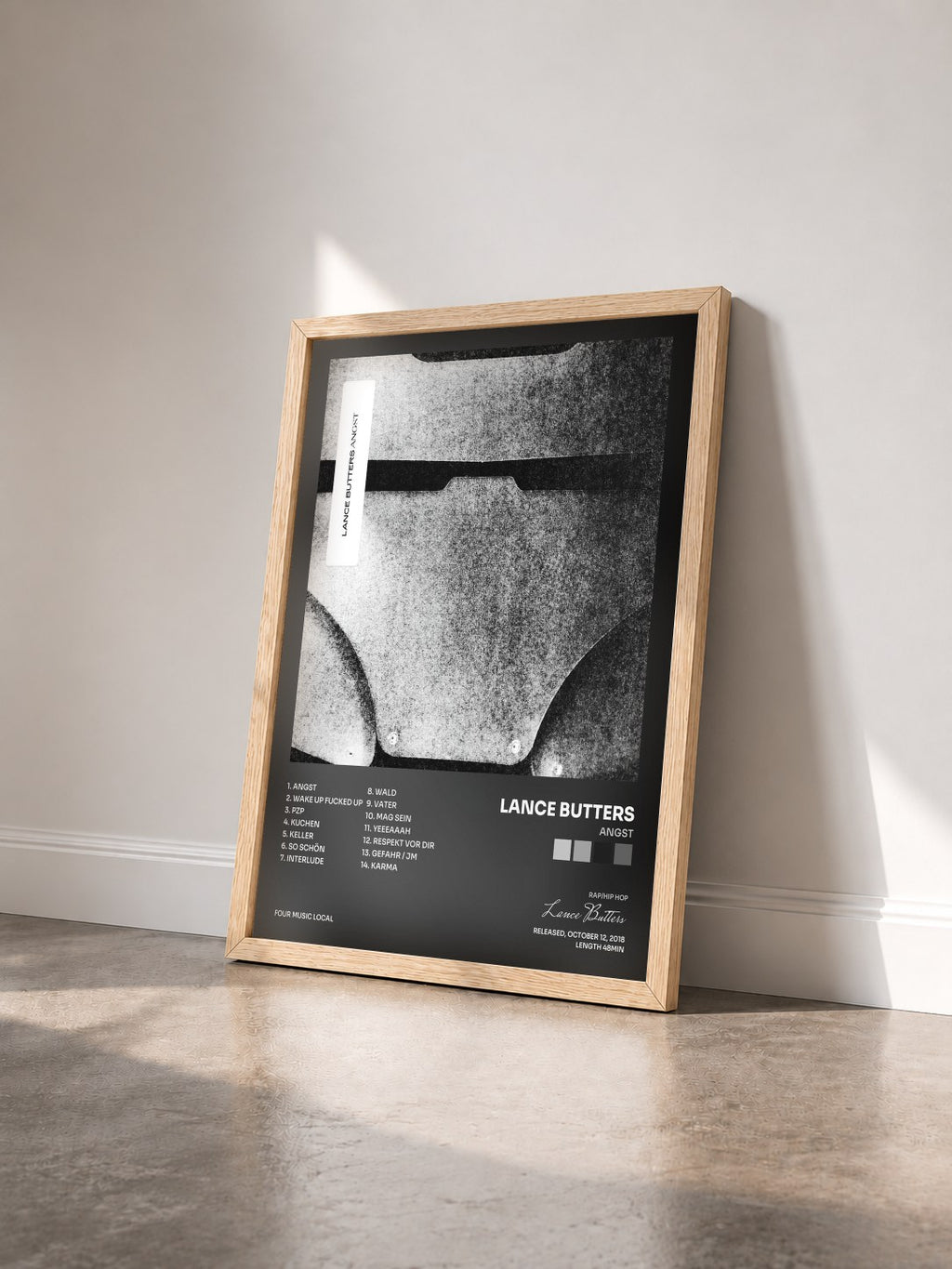 #bois Tableau de l'album ANGST de Lance Butters vu de trois quarts, cadre en bois brut