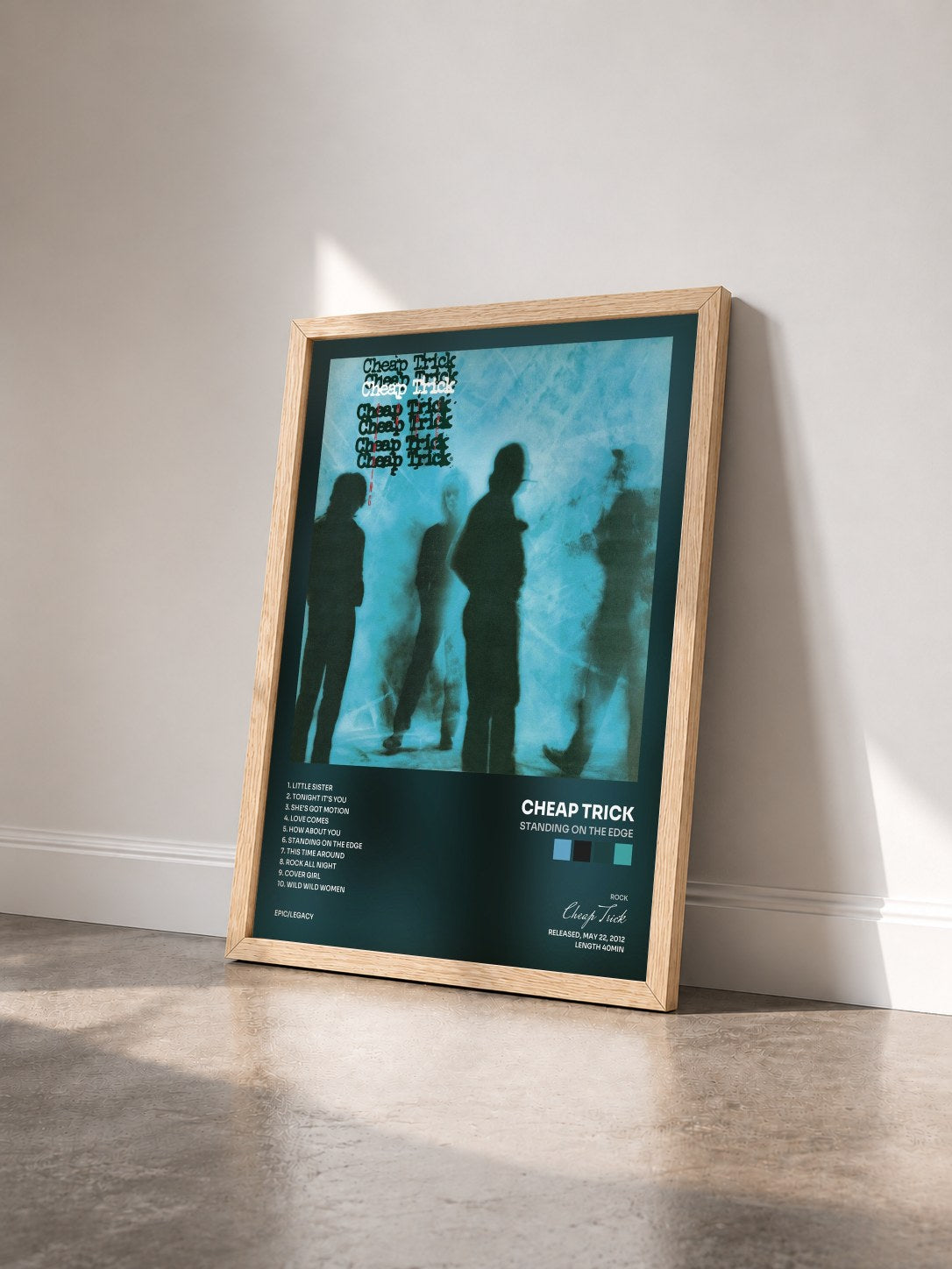 #bois Tableau de l'album Standing On The Edge de Cheap Trick vu de trois quarts, cadre en bois brut