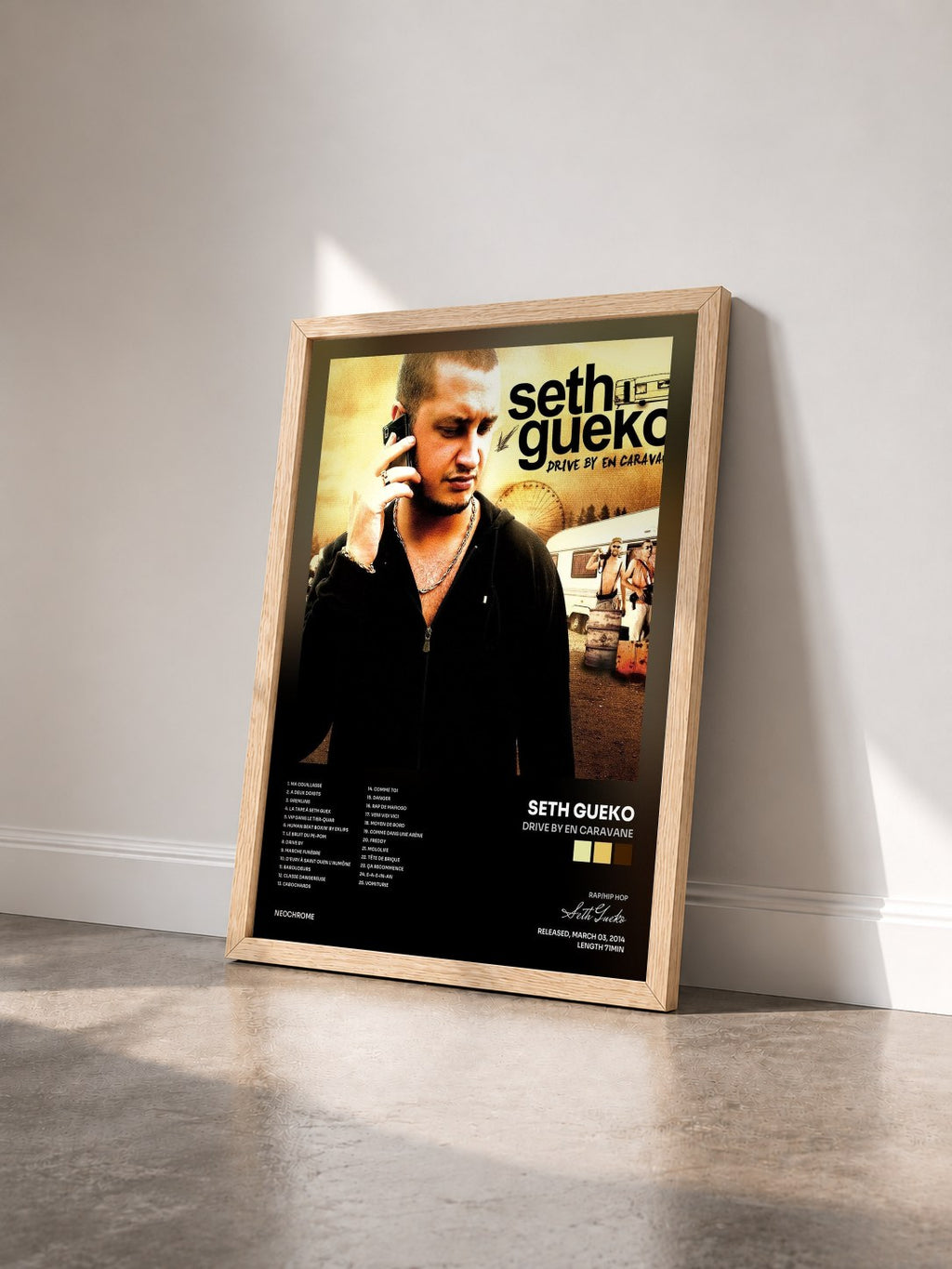 #bois Tableau de l'album Drive By en caravane de Seth Gueko vu de trois quarts, cadre en bois brut