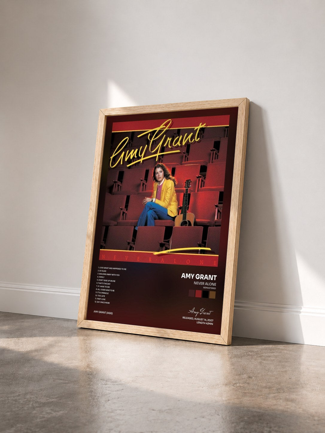 #bois Tableau de l'album Never Alone (Remastered) de Amy Grant vu de trois quarts, cadre en bois brut