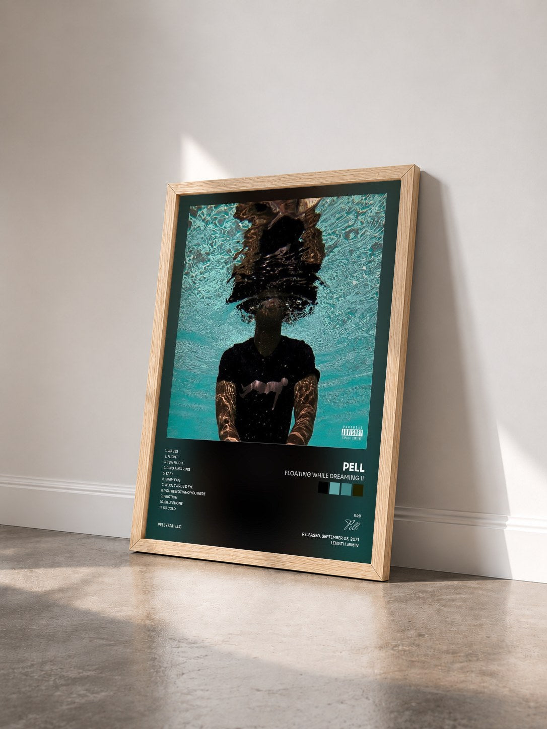 #bois Tableau de l'album Floating While Dreaming II de Pell vu de trois quarts, cadre en bois brut