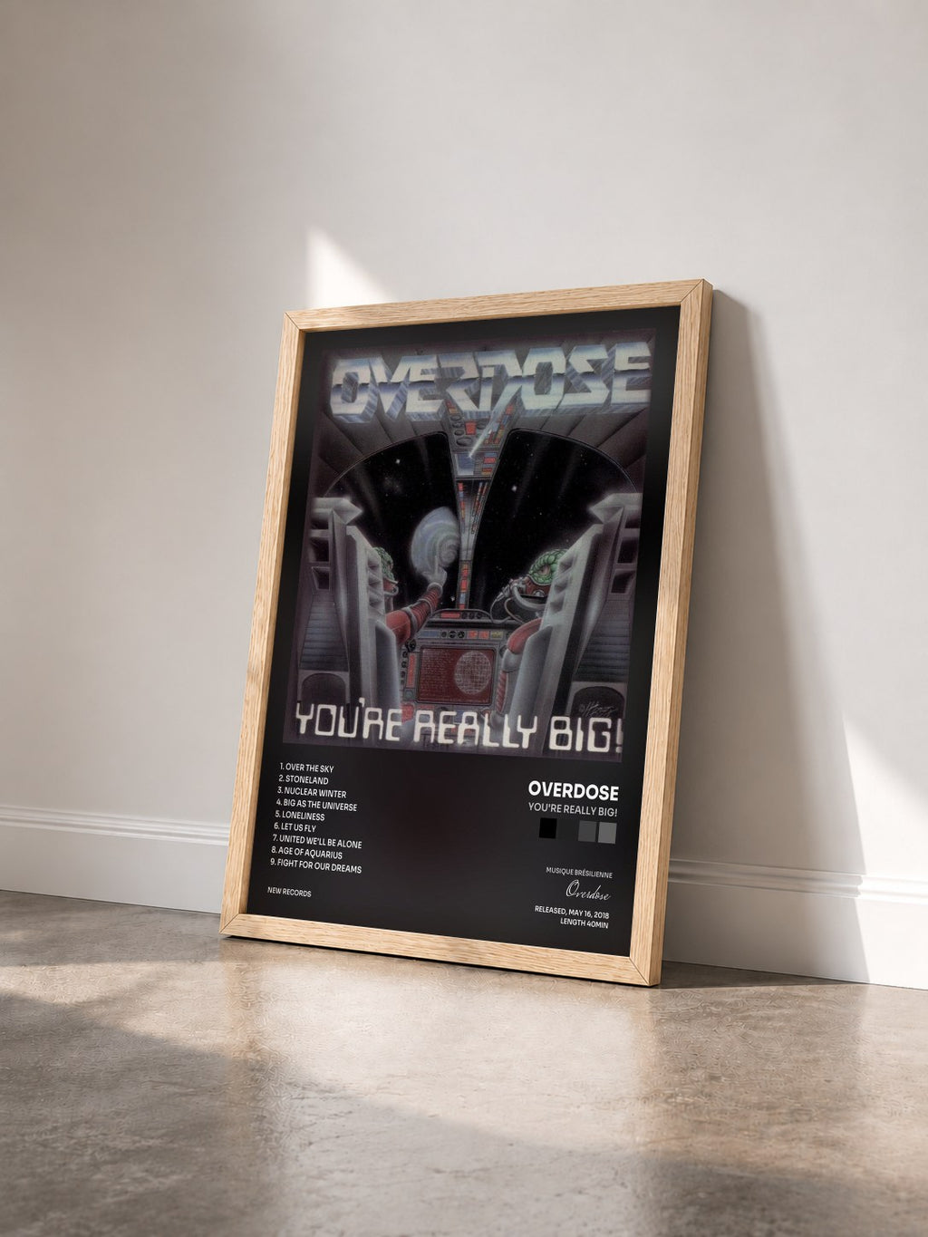 #bois Tableau de l'album You're Really Big! de Overdose vu de trois quarts, cadre en bois brut