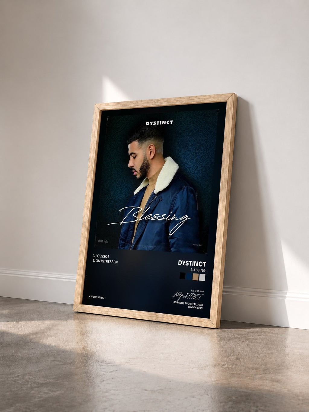 #bois Tableau de l'album BLESSING de DYSTINCT vu de trois quarts, cadre en bois brut