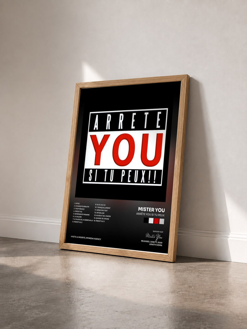 #bois Tableau de l'album Arrête You Si Tu Peux de Mister You vu de trois quarts, cadre en bois brut