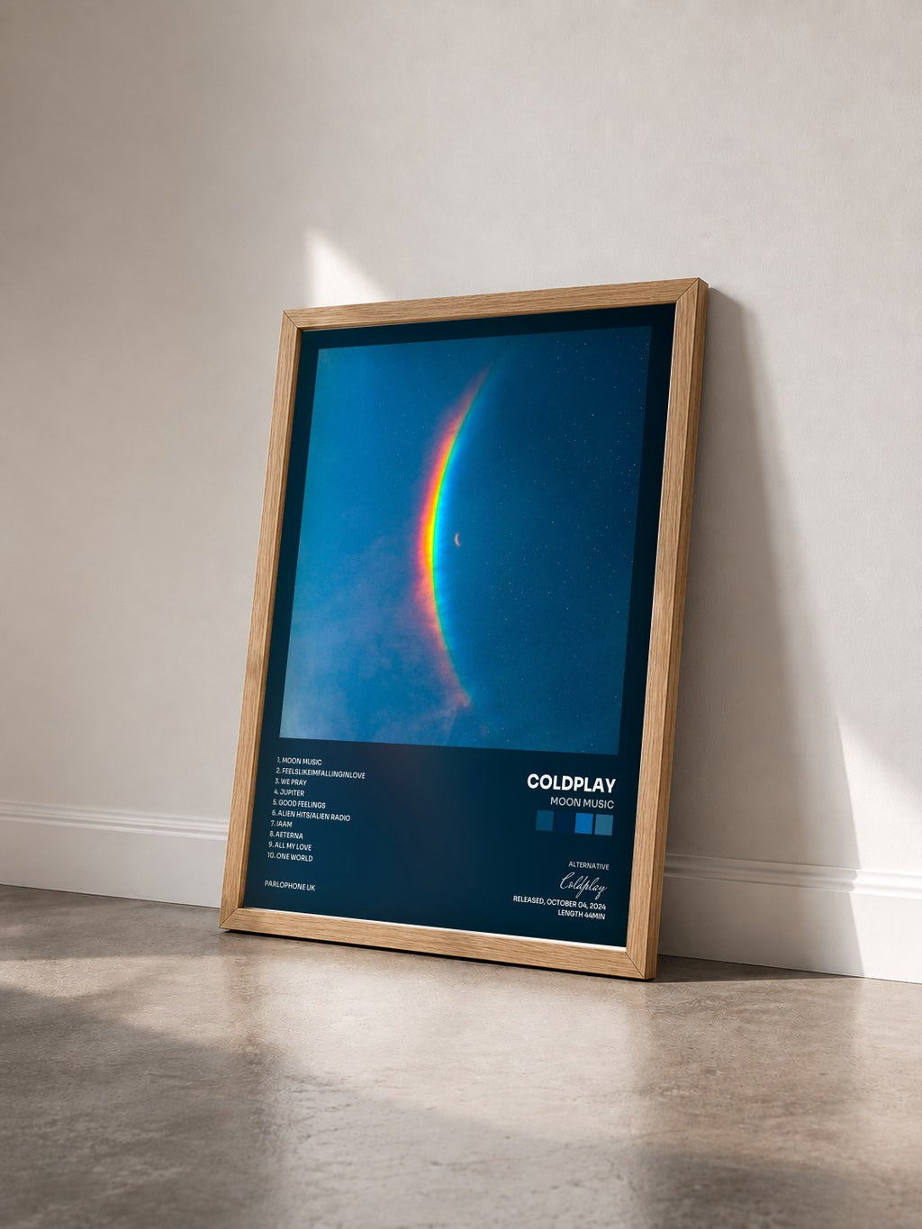 #bois Tableau de l'album Moon Music de Coldplay vu de trois quarts, cadre en bois brut