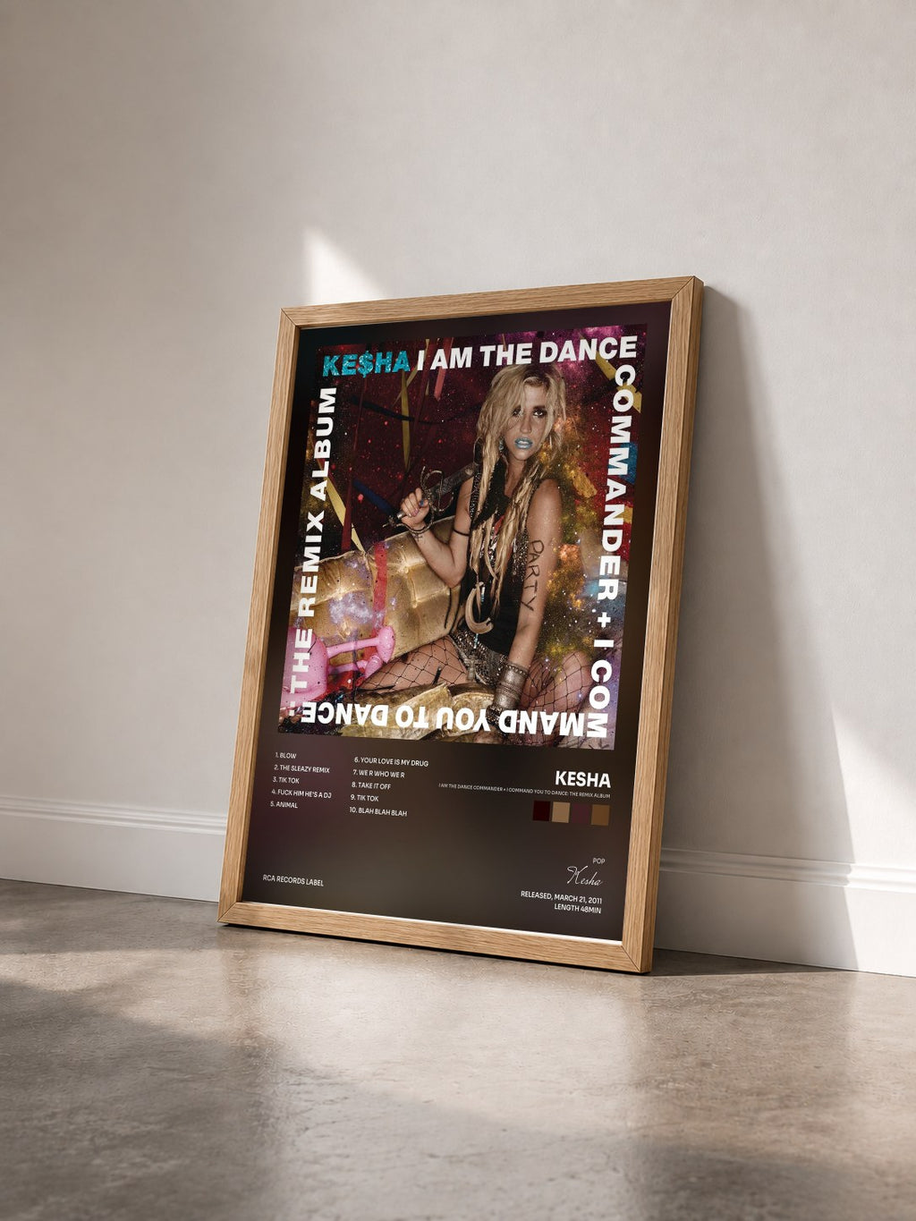 #bois Tableau de l'album I Am The Dance Commander + I Command You To Dance: The Remix Album de Kesha vu de trois quarts, cadre en bois brut