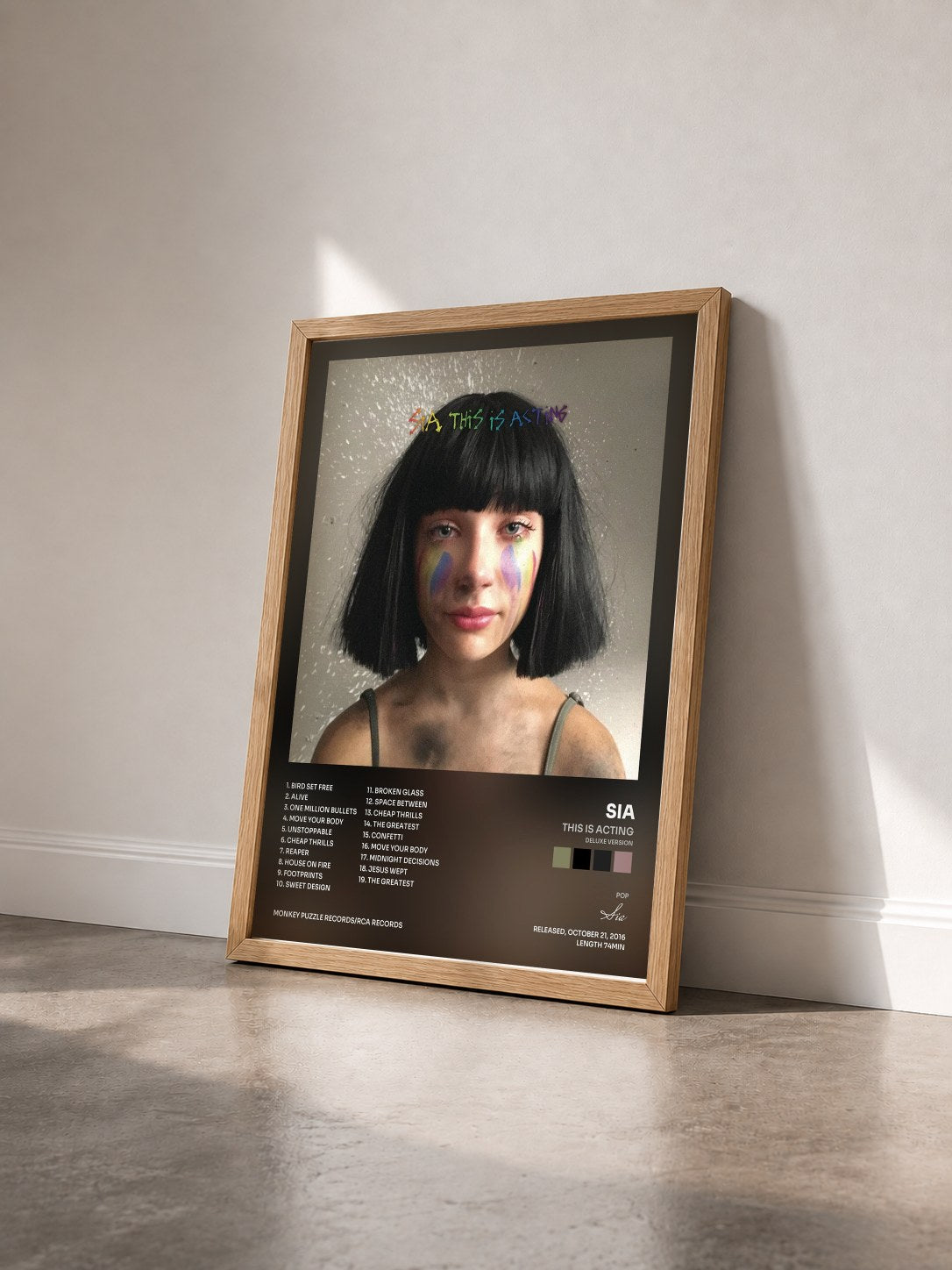 #bois Tableau de l'album This Is Acting (Deluxe Version) de Sia vu de trois quarts, cadre en bois brut