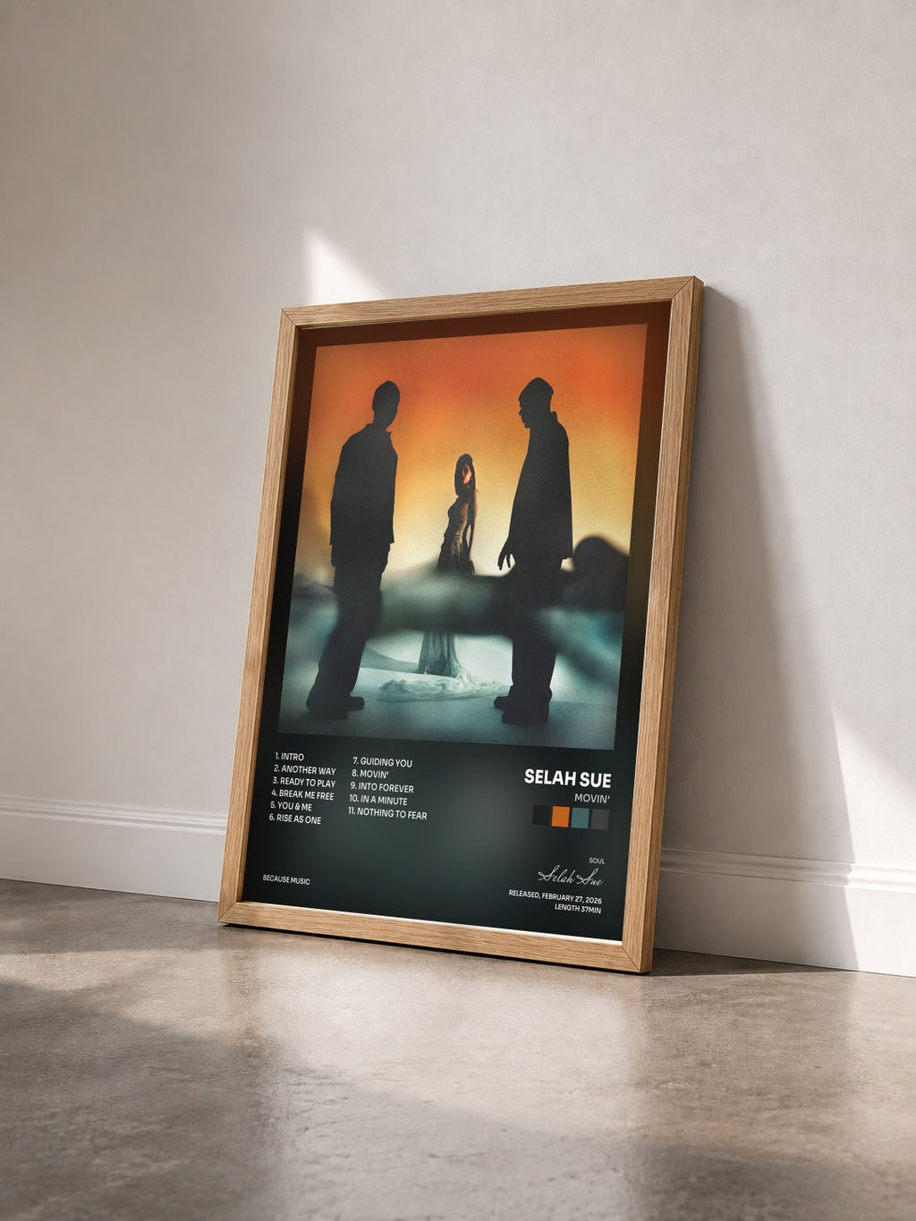#bois Tableau de l'album Movin' de Selah Sue vu de trois quarts, cadre en bois brut