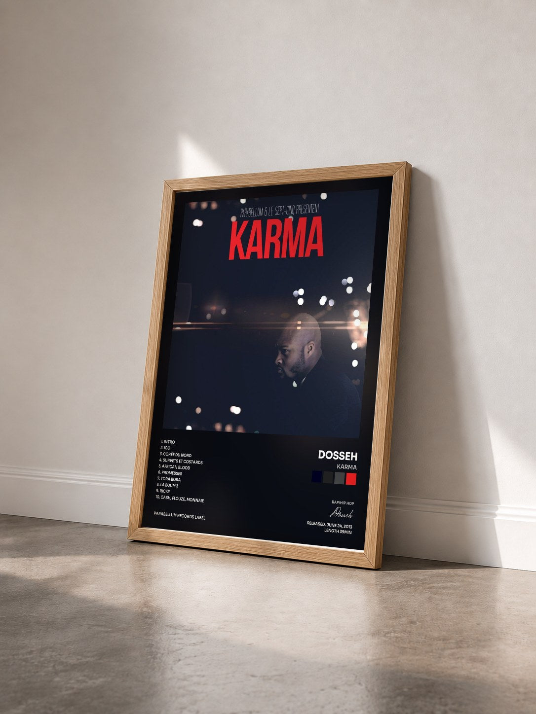 #bois Tableau de l'album Karma de Dosseh vu de trois quarts, cadre en bois brut