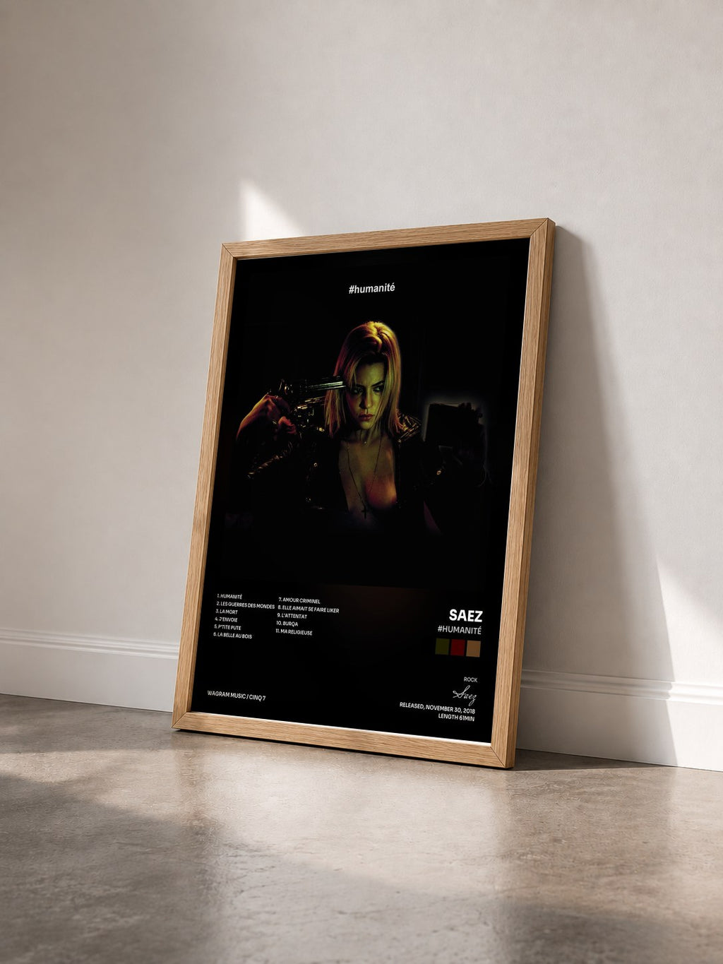 #bois Tableau de l'album #humanité de Saez vu de trois quarts, cadre en bois brut