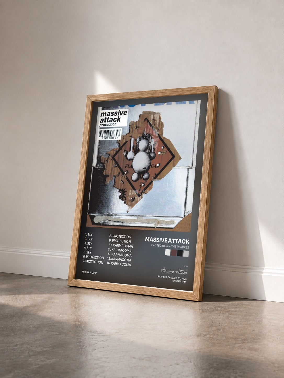 #bois Tableau de l'album Protection - The Remixes de Massive Attack vu de trois quarts, cadre en bois brut