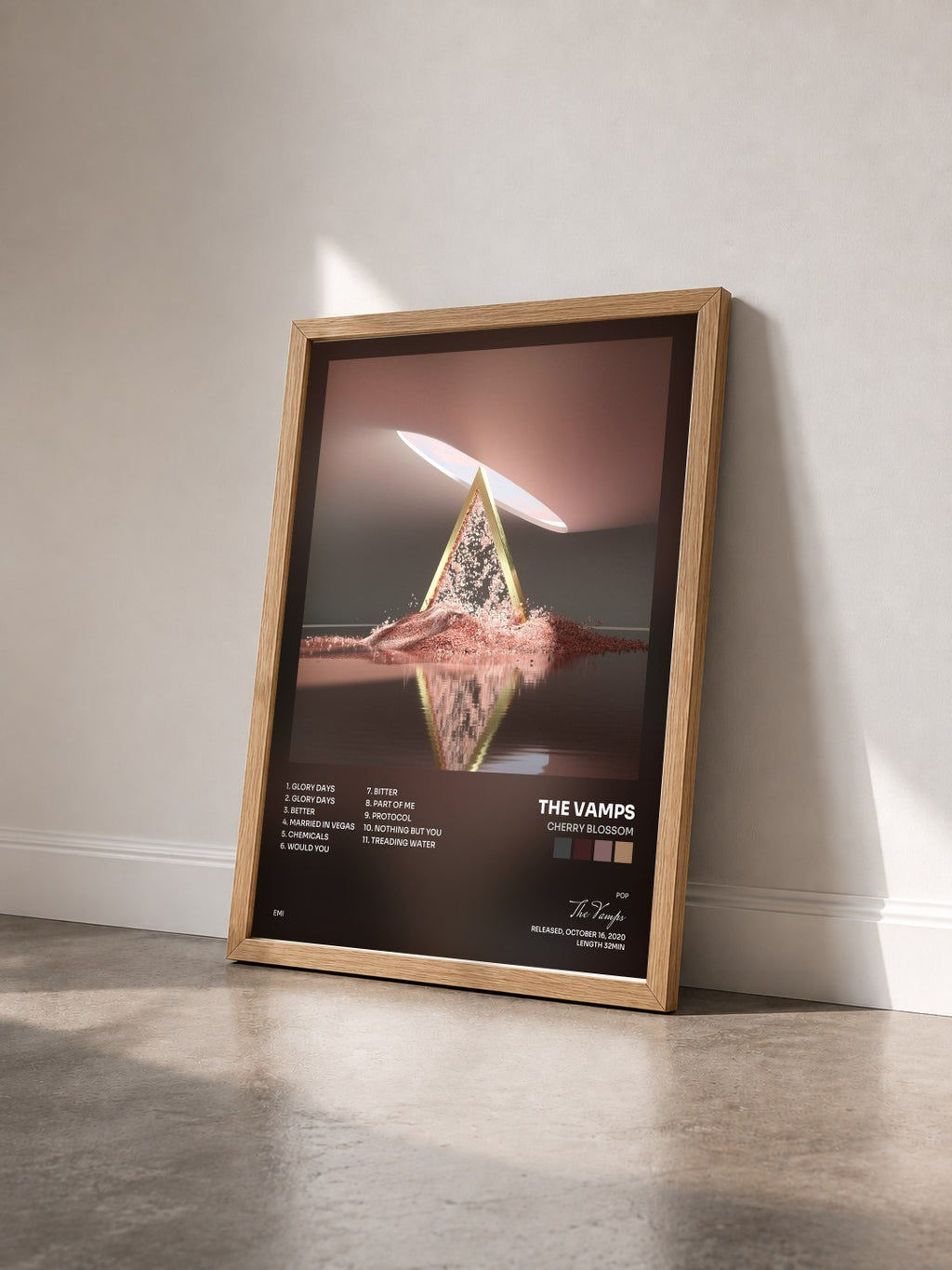 #bois Tableau de l'album Cherry Blossom de The Vamps vu de trois quarts, cadre en bois brut