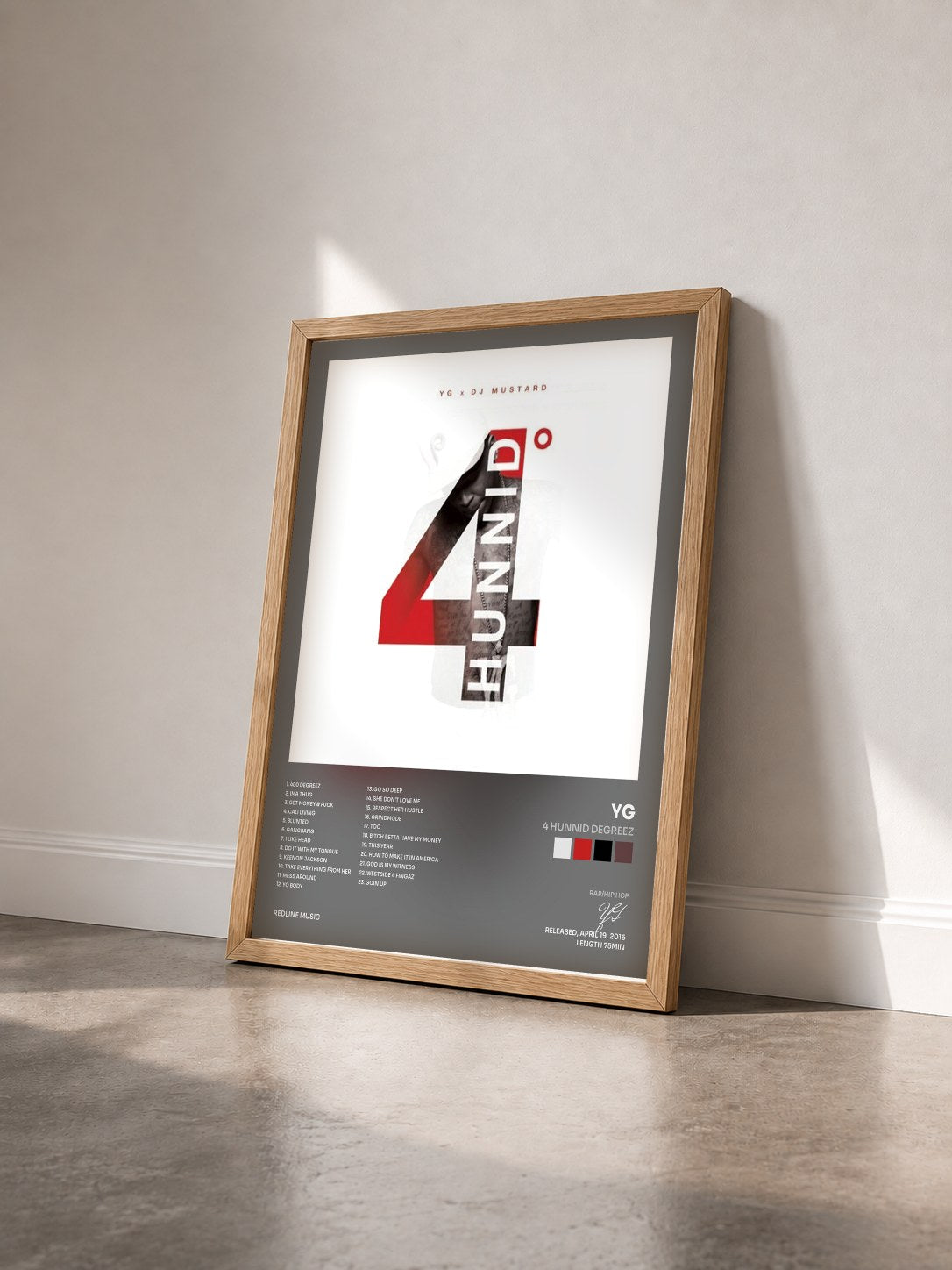 #bois Tableau de l'album 4 Hunnid Degreez de YG vu de trois quarts, cadre en bois brut