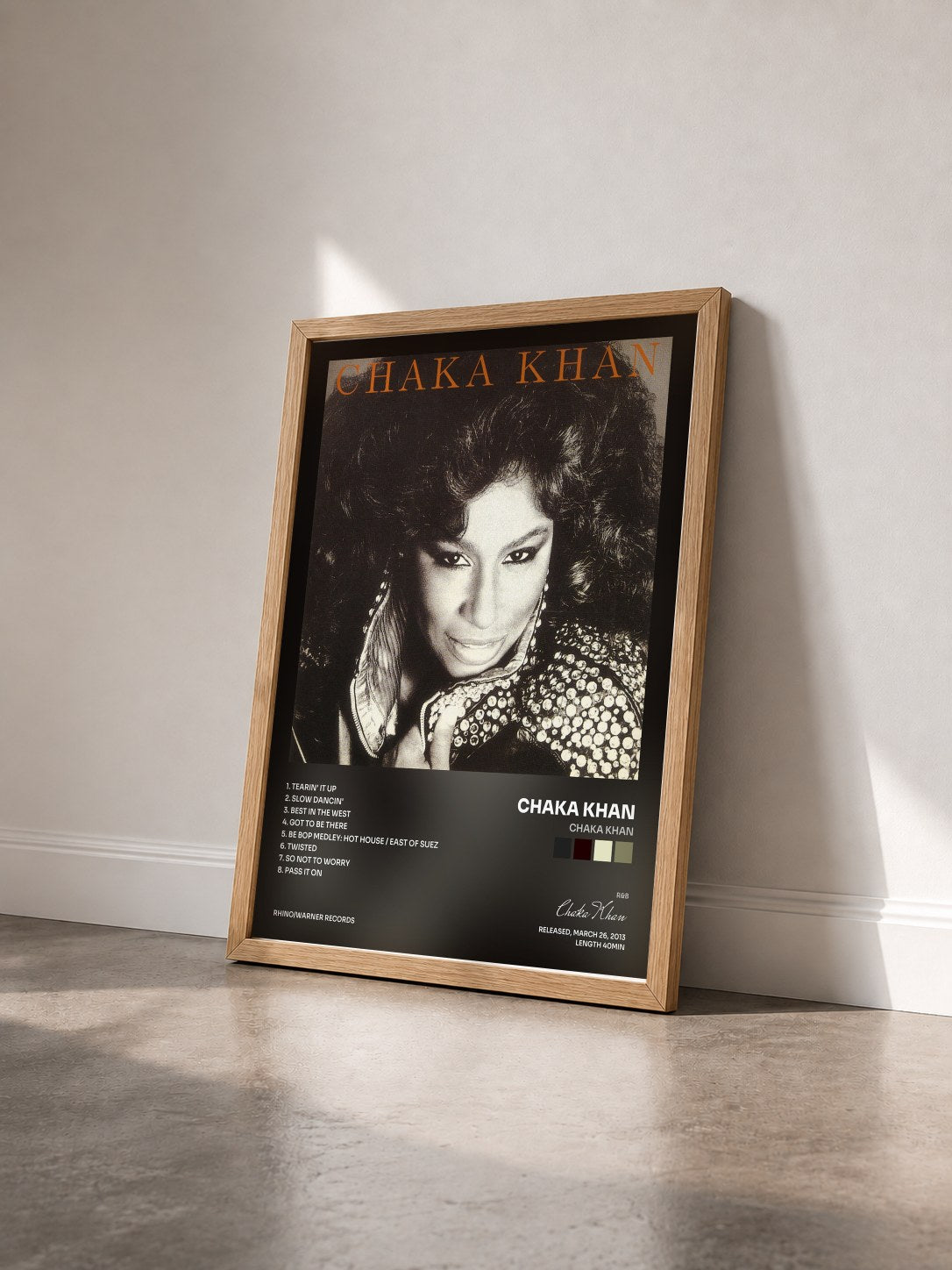 #bois Tableau de l'album Chaka Khan de Chaka Khan vu de trois quarts, cadre en bois brut