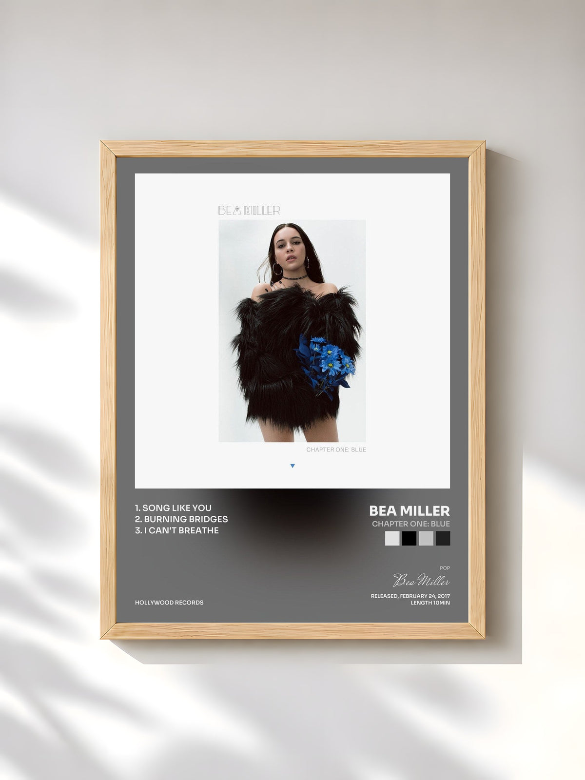 #bois Tableau de l'album chapter one: blue de Bea Miller, cadre en bois brut, imprimé et encadré en France