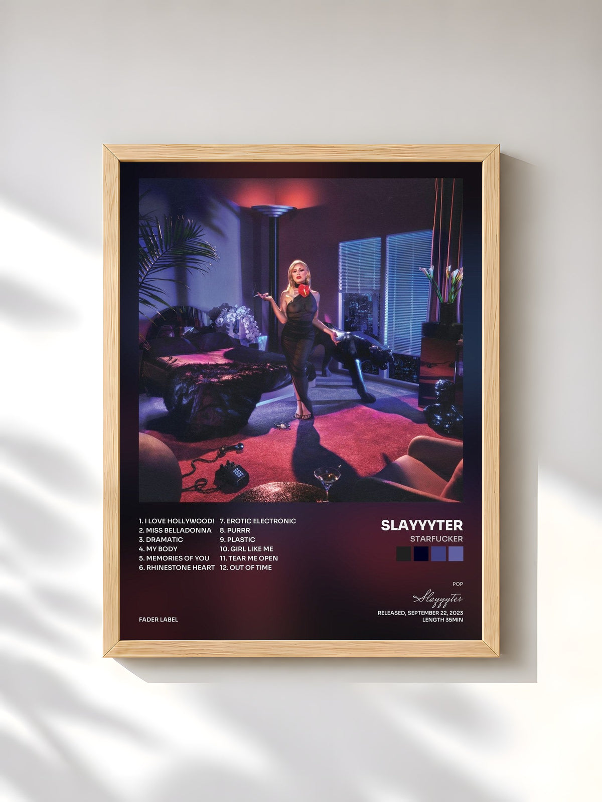 #bois Tableau de l'album STARFUCKER de Slayyyter, cadre en bois brut, imprimé et encadré en France