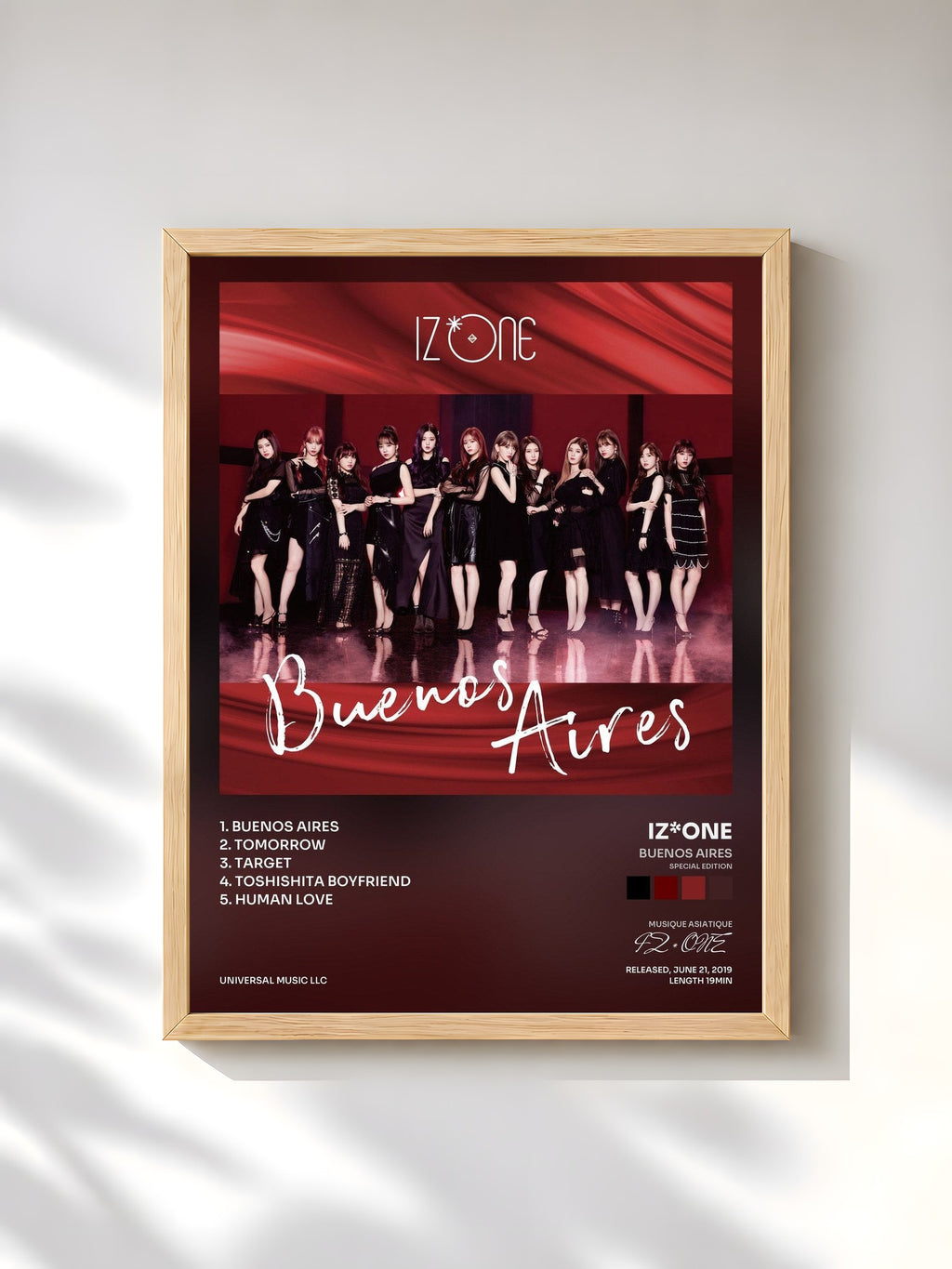 #bois Tableau de l'album Buenos Aires (Special Edition) de IZ*ONE, cadre en bois brut, imprimé et encadré en France