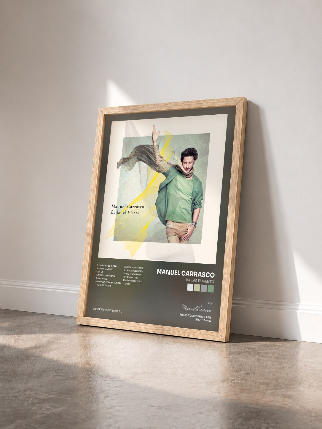 #bois Tableau de l'album Bailar El Viento de Manuel Carrasco vu de trois quarts, cadre en bois brut