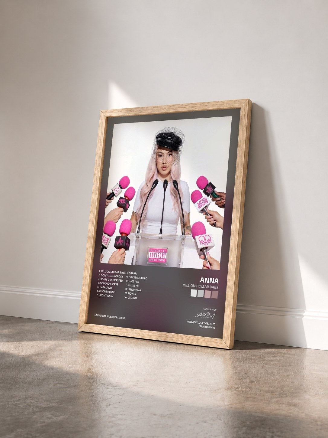 #bois Tableau de l'album MILLION DOLLAR BABE de ANNA vu de trois quarts, cadre en bois brut