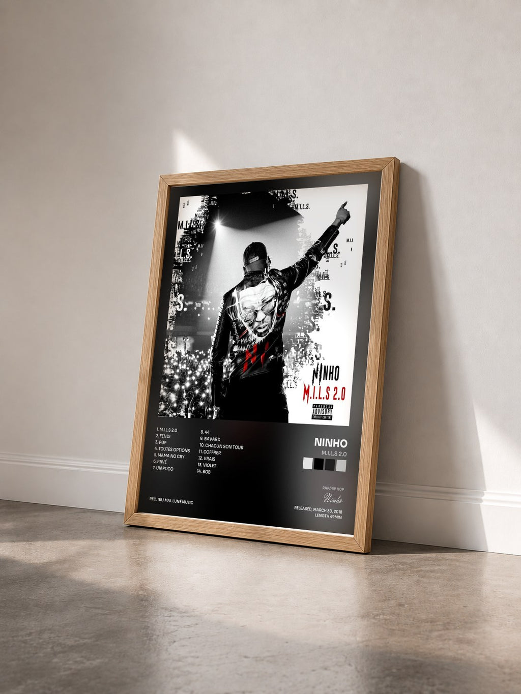 #bois Tableau de l'album M.I.L.S 2.0 de Ninho vu de trois quarts, cadre en bois brut