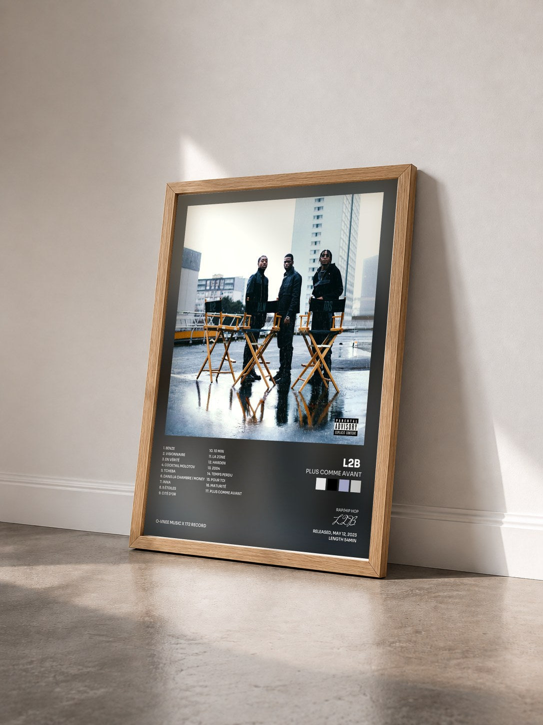 #bois Tableau de l'album Plus Comme Avant de L2B  vu de trois quarts, cadre en bois brut