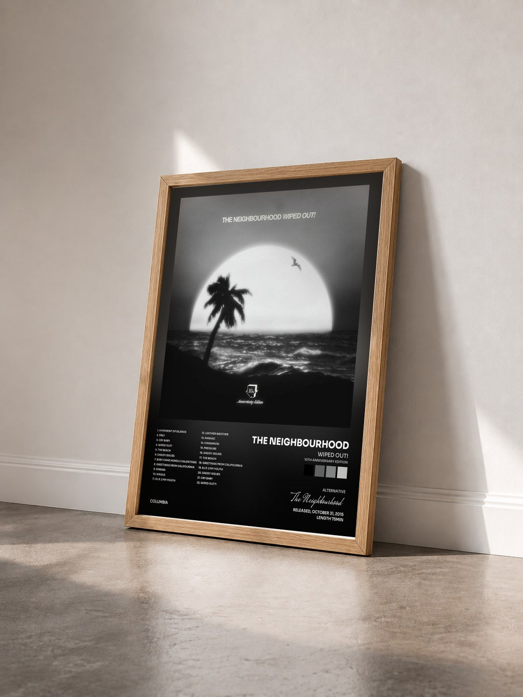 #bois Tableau de l'album Wiped Out! (10th Anniversary Edition) de The Neighbourhood vu de trois quarts, cadre en bois brut