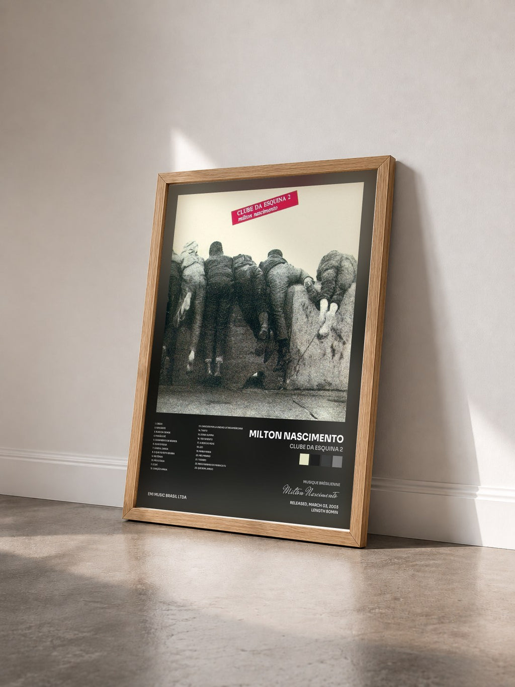 #bois Tableau de l'album Clube Da Esquina 2 de Milton Nascimento vu de trois quarts, cadre en bois brut