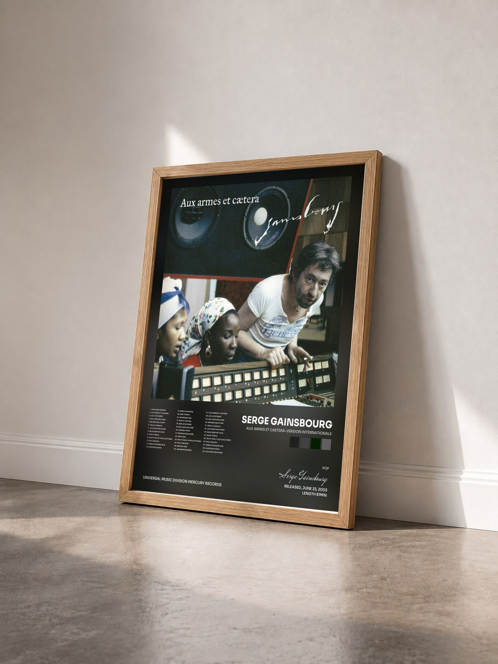 #bois Tableau de l'album Aux Armes Et Caetera-Version Internationale de Serge Gainsbourg vu de trois quarts, cadre en bois brut