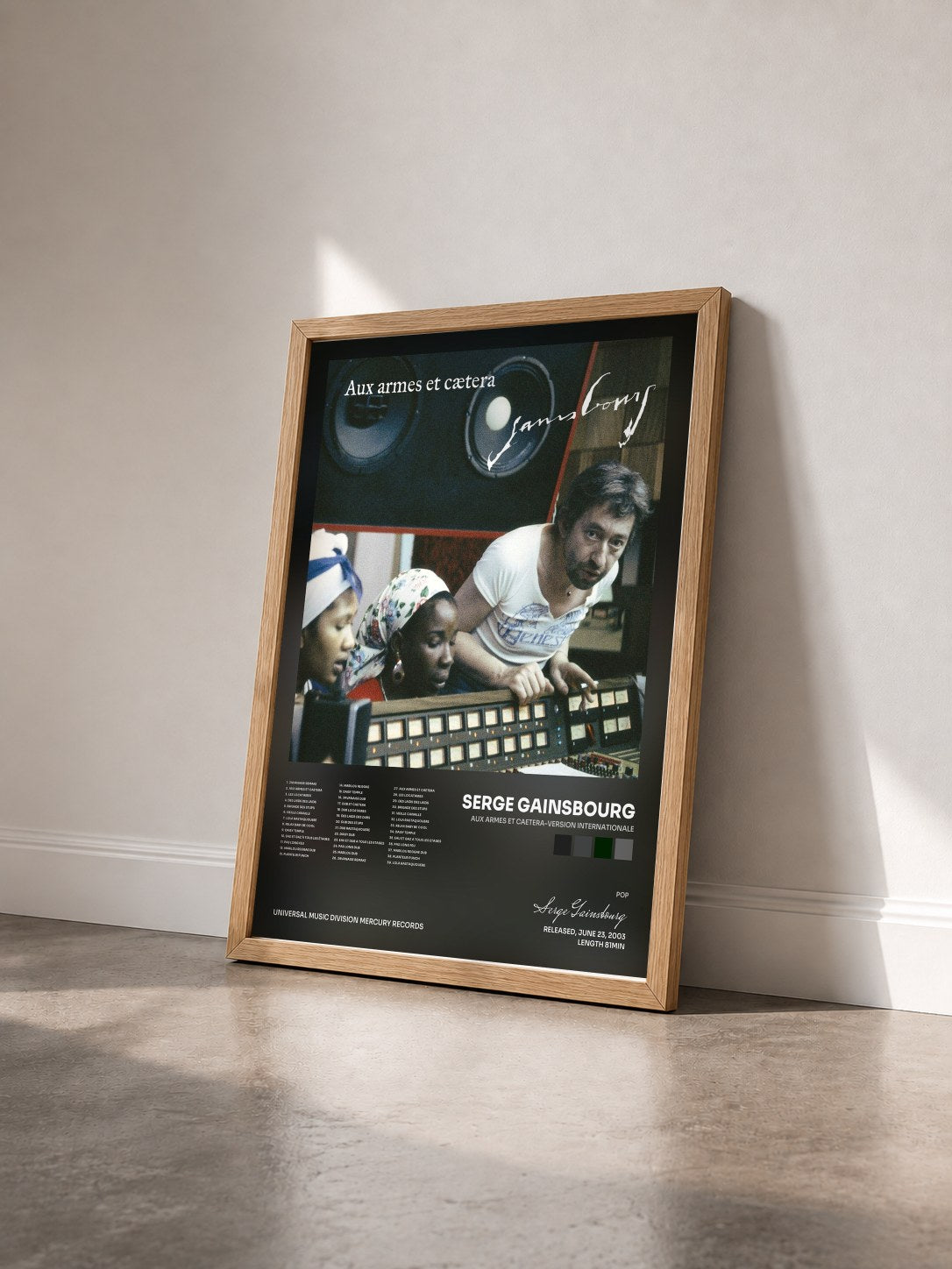 #bois Tableau de l'album Aux Armes Et Caetera-Version Internationale de Serge Gainsbourg vu de trois quarts, cadre en bois brut