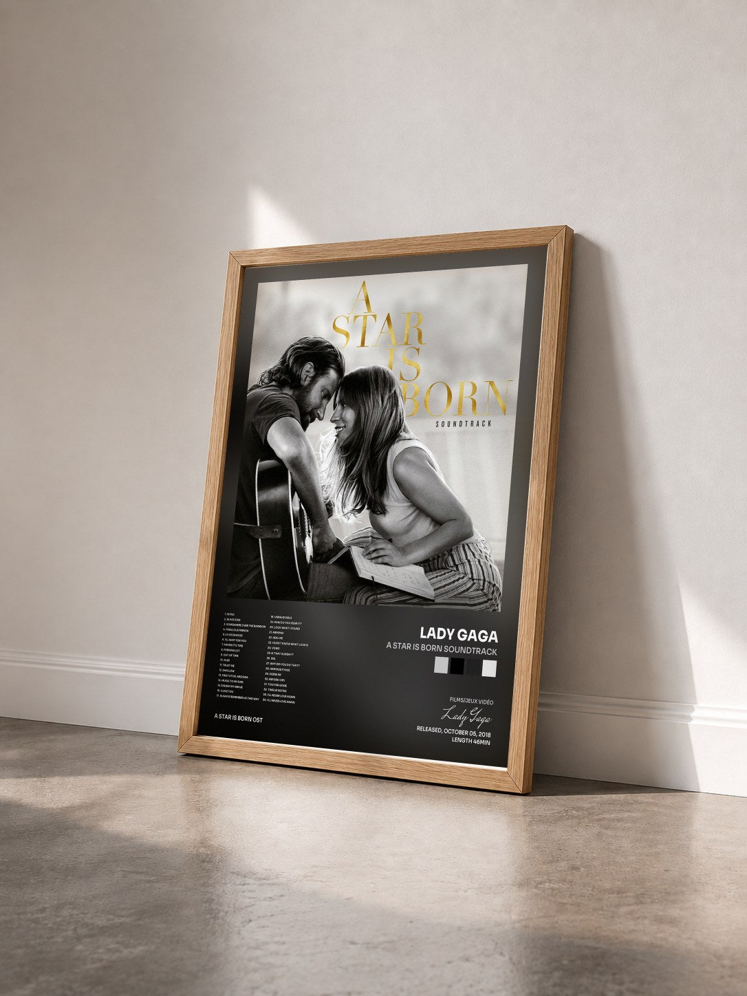#bois Tableau de l'album A Star Is Born Soundtrack de Lady Gaga vu de trois quarts, cadre en bois brut
