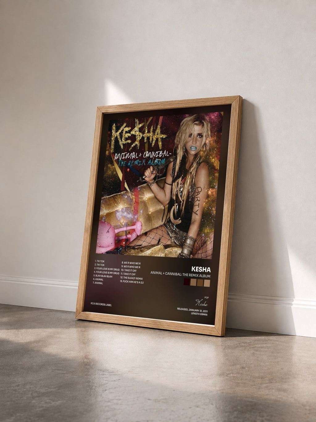 #bois Tableau de l'album Animal + Cannibal: The Remix Album de Kesha vu de trois quarts, cadre en bois brut