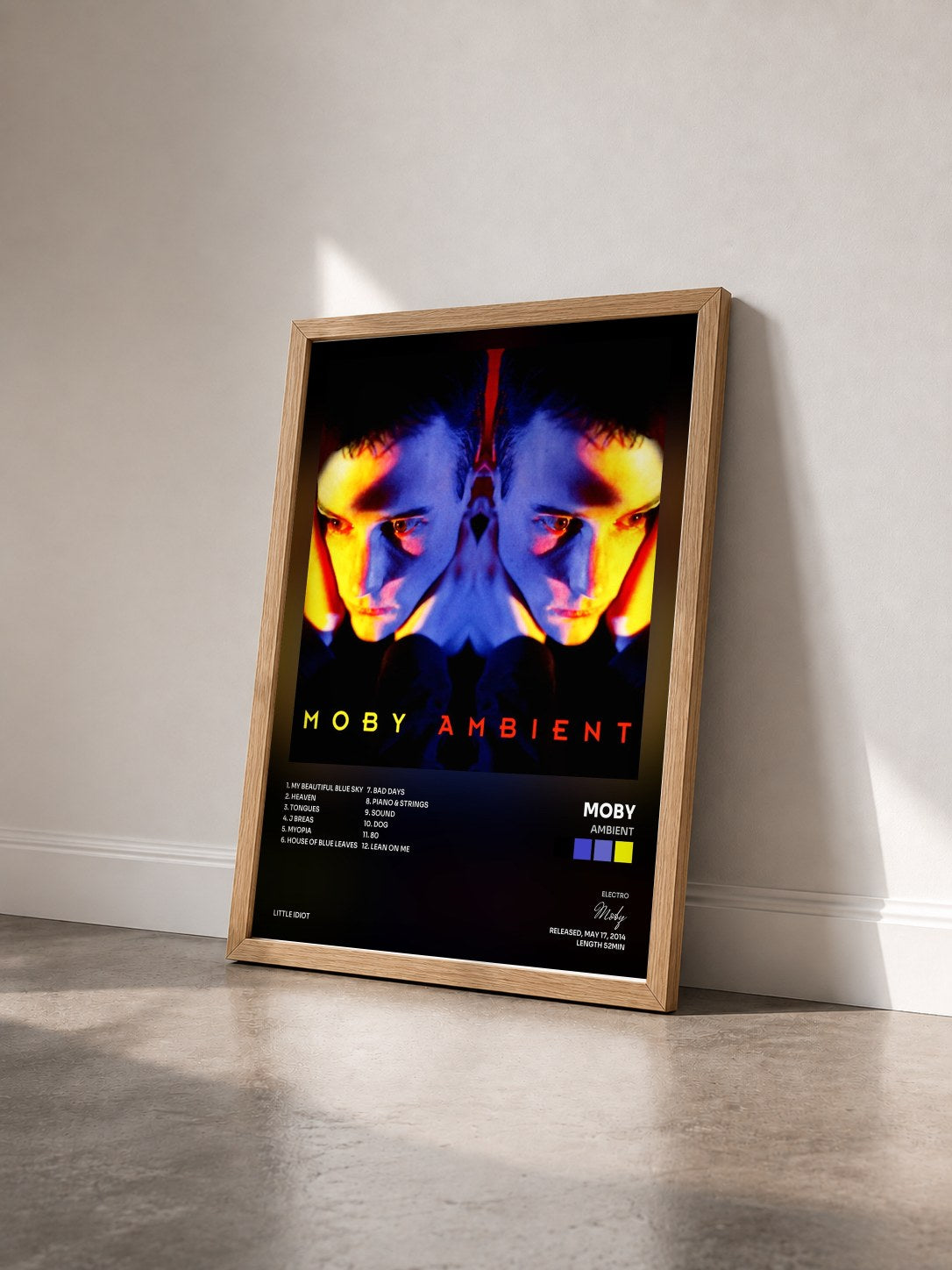 #bois Tableau de l'album Ambient de Moby vu de trois quarts, cadre en bois brut