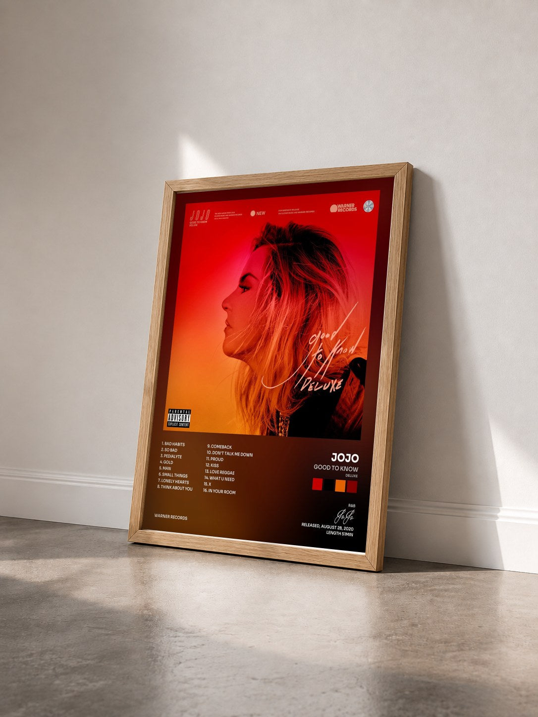 #bois Tableau de l'album good to know (Deluxe) de JoJo vu de trois quarts, cadre en bois brut