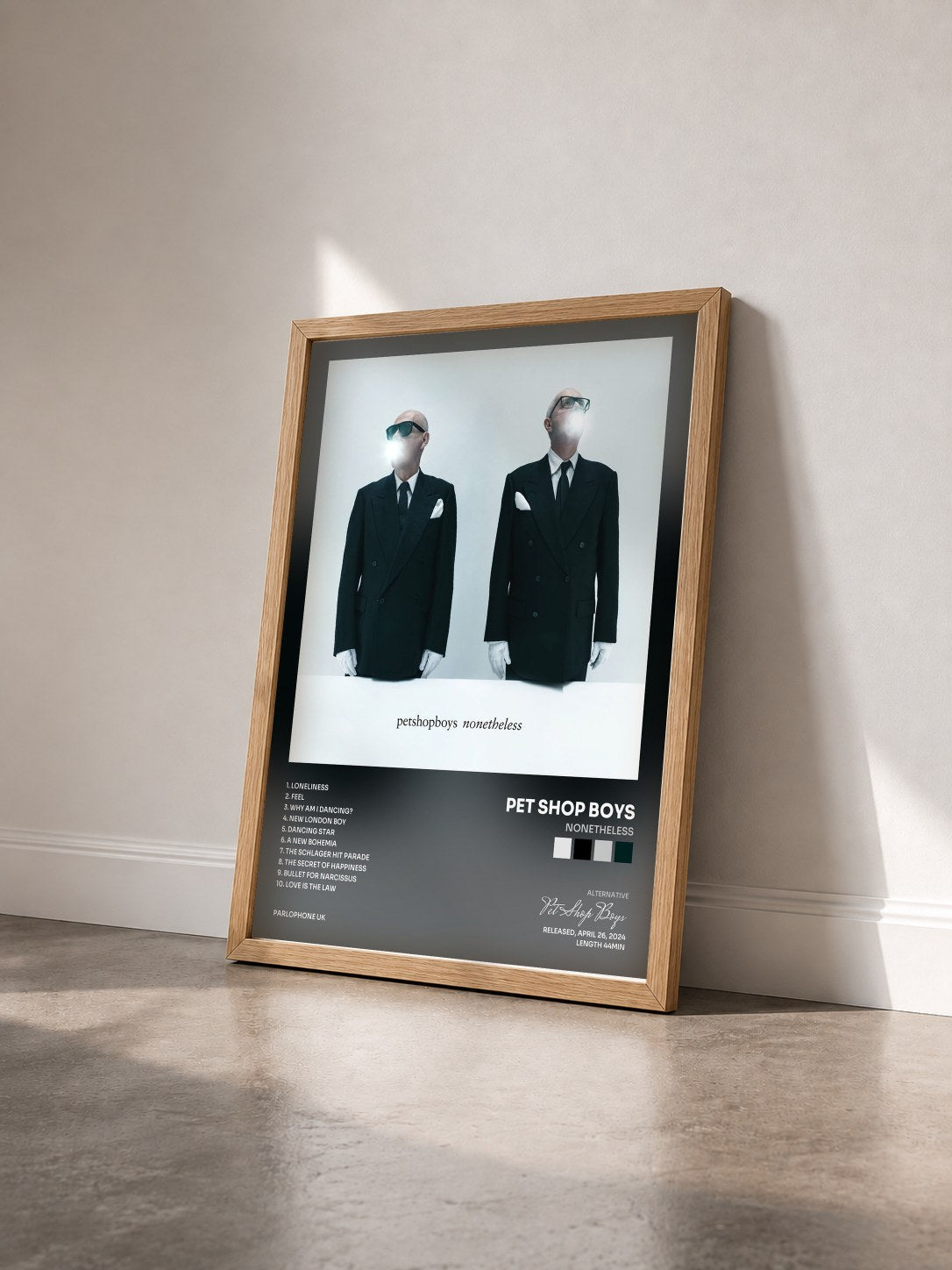 #bois Tableau de l'album Nonetheless de Pet Shop Boys vu de trois quarts, cadre en bois brut