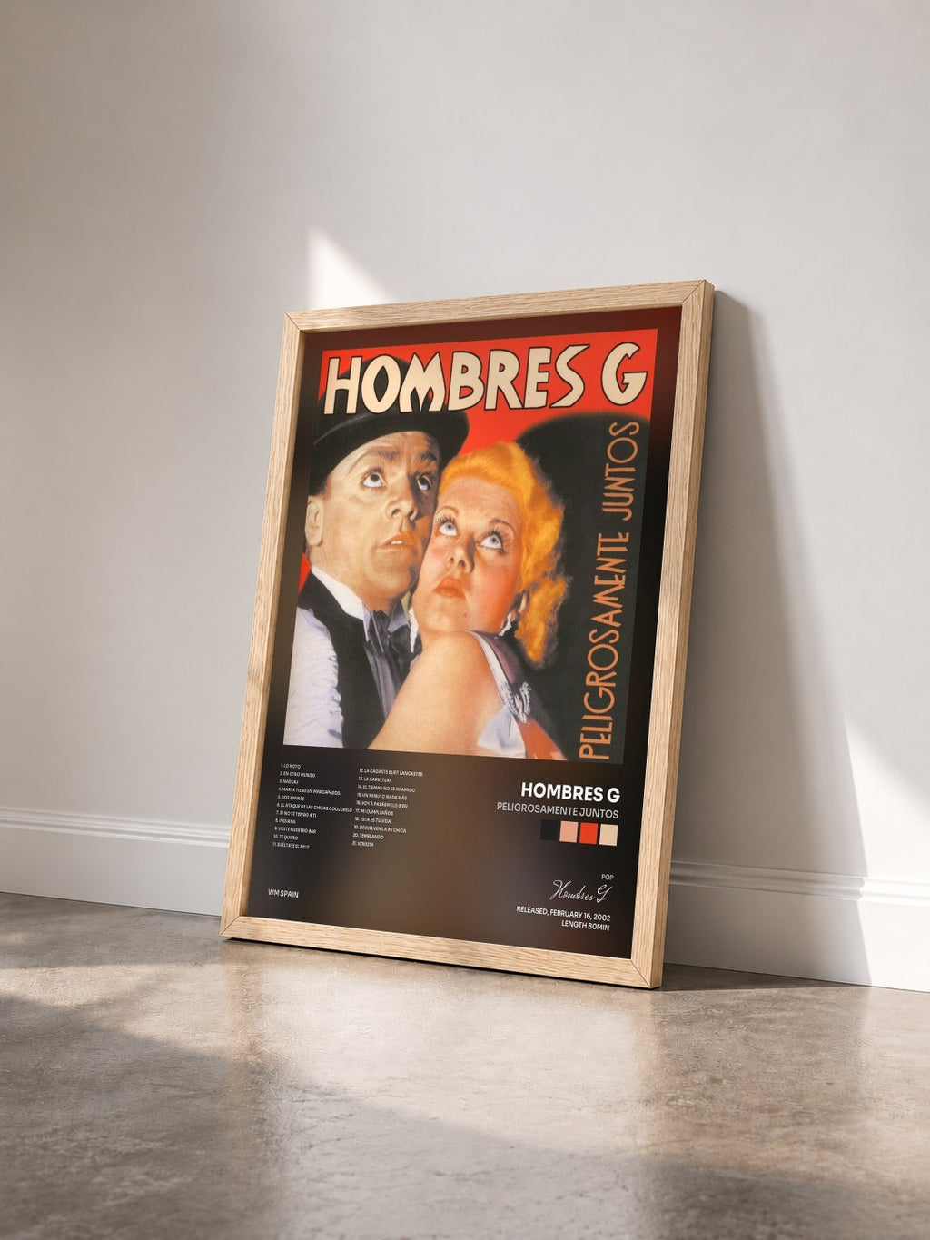 #bois Tableau de l'album Peligrosamente Juntos de Hombres G vu de trois quarts, cadre en bois brut