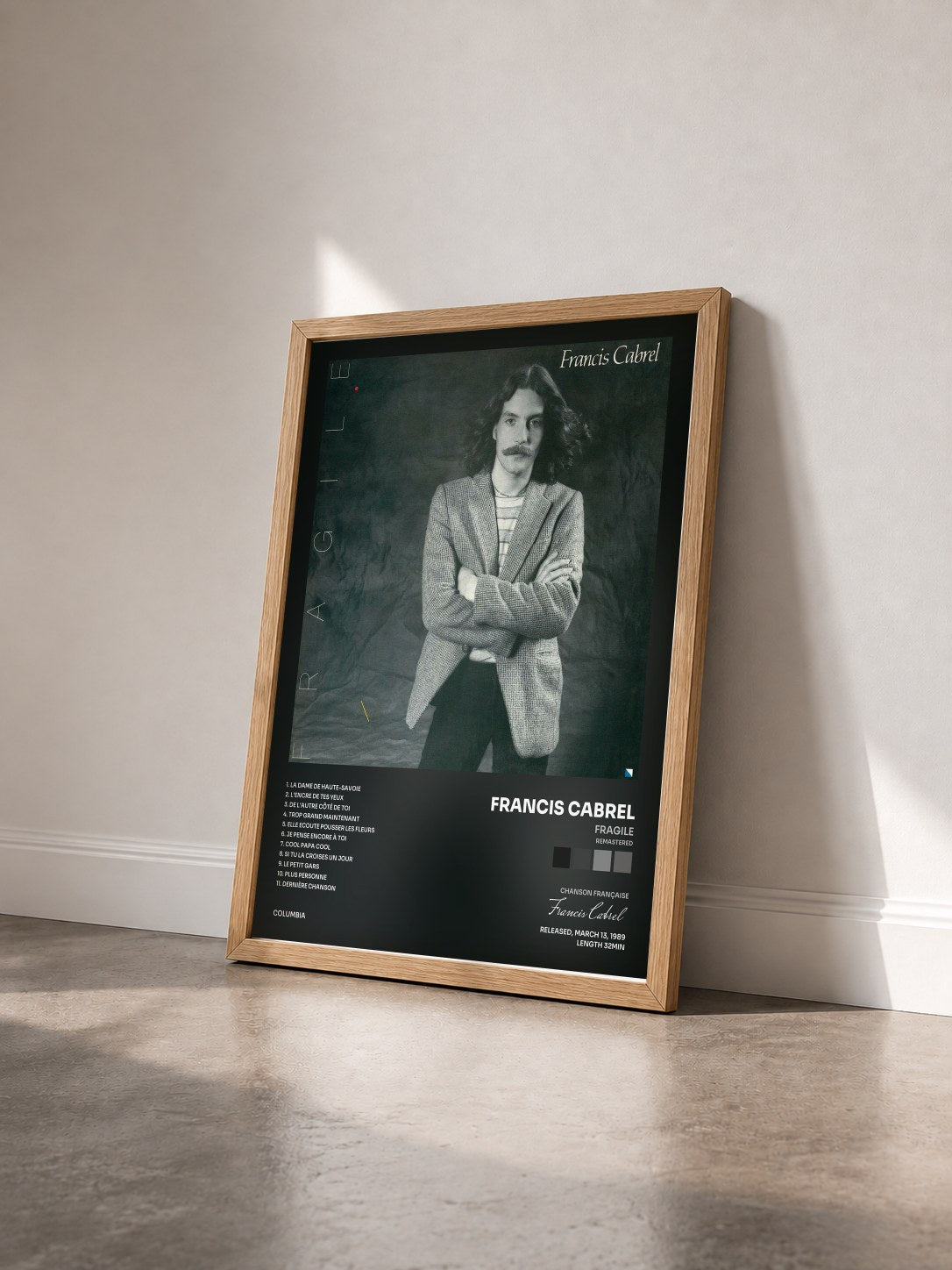 #bois Tableau de l'album Fragile (Remastered) de Francis Cabrel vu de trois quarts, cadre en bois brut