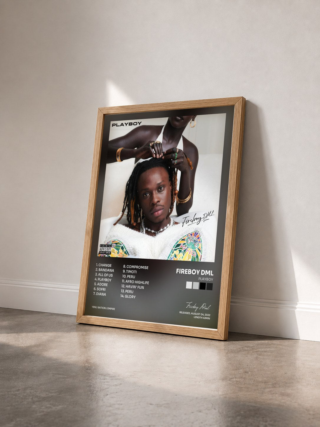 #bois Tableau de l'album Playboy de Fireboy Dml vu de trois quarts, cadre en bois brut